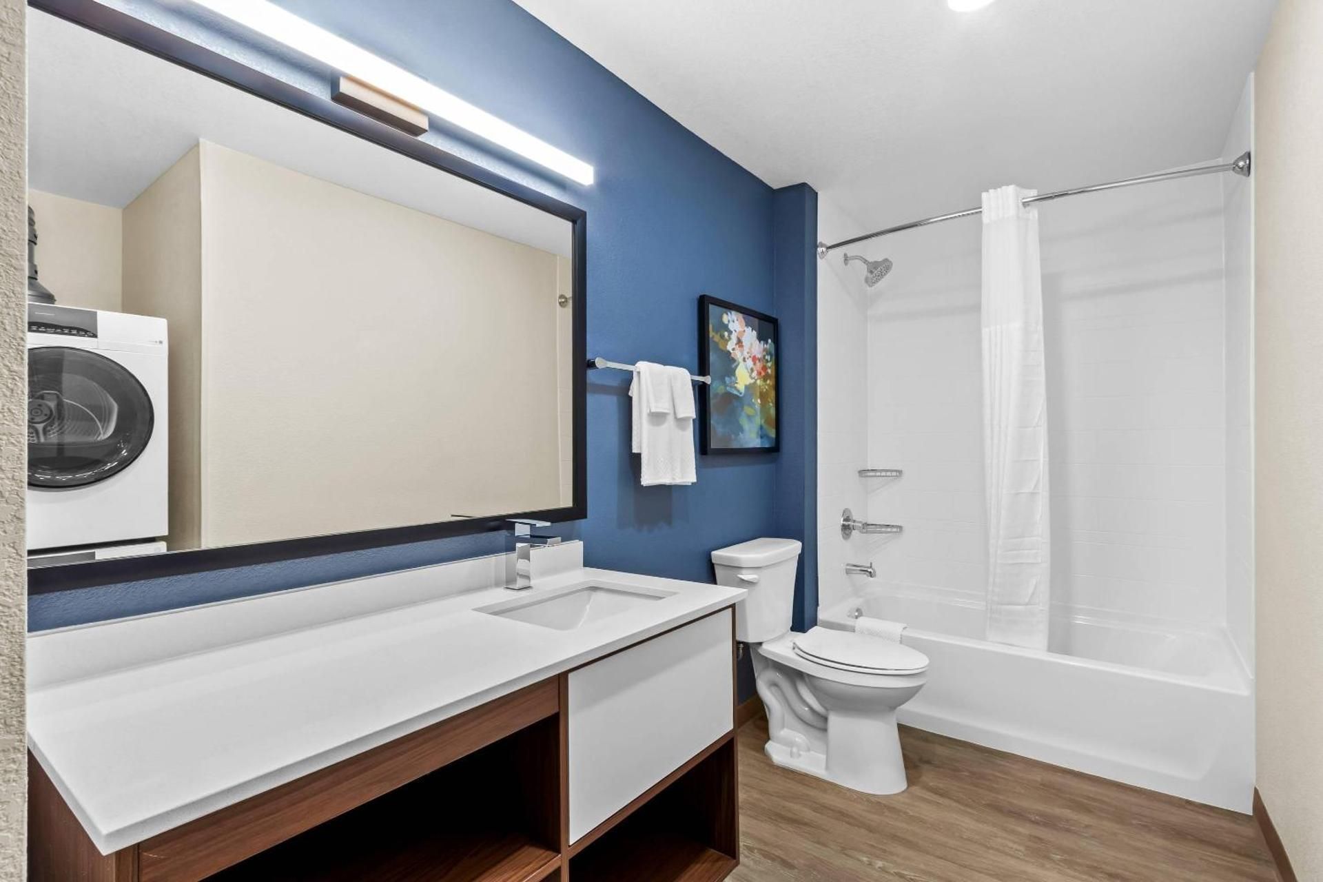 Queen Suite with Two Queen Beds and Tub - Disability Access/Non Smoking