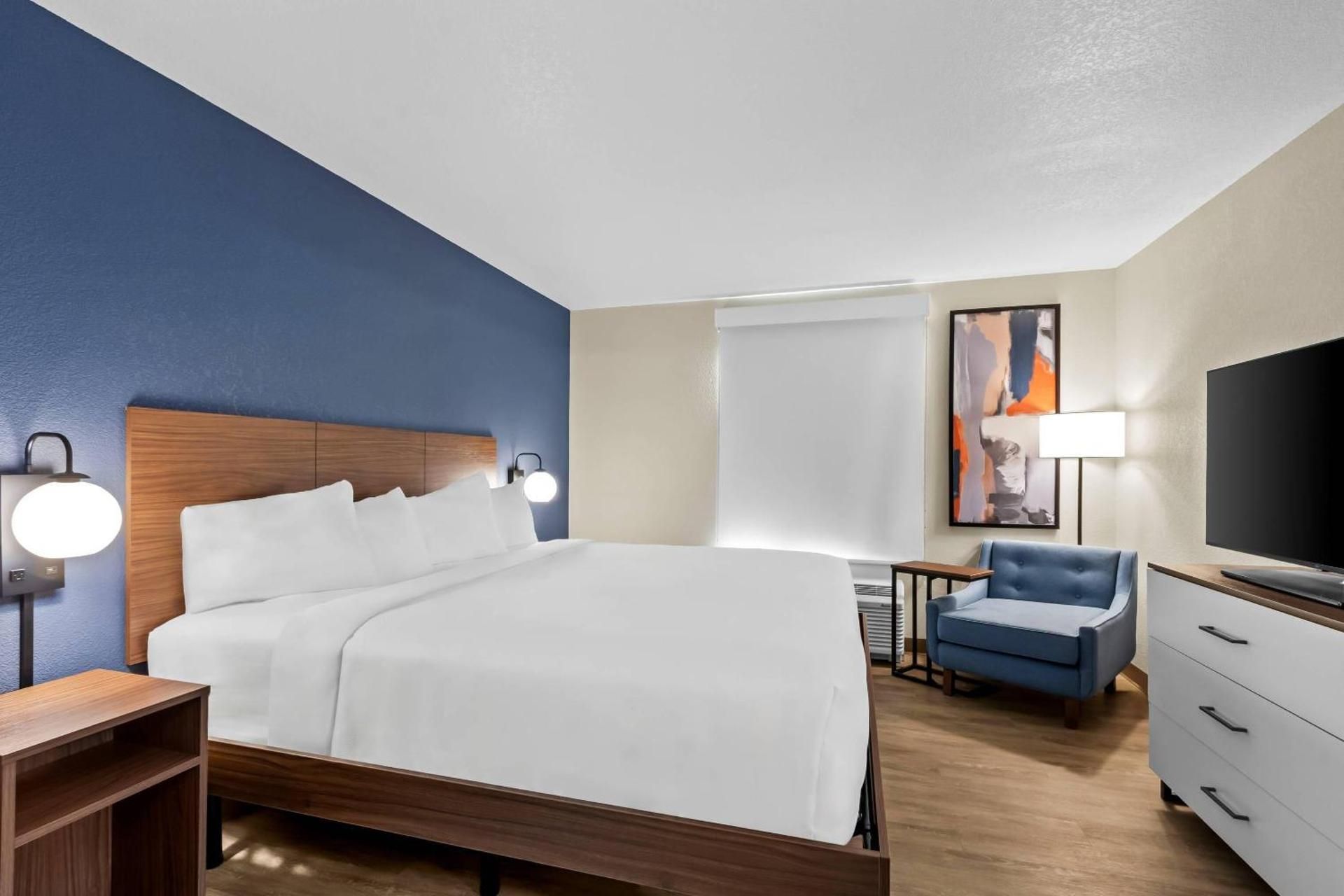 ACCESSIBLE KING SUITE NONSMOKING