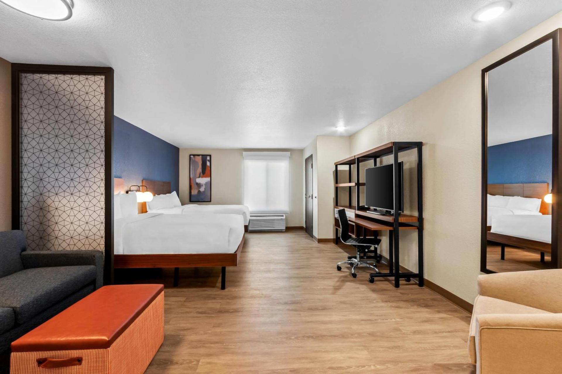 Queen Suite with Two Queen Beds and Roll-In Shower - Disability Access/Non Smoking