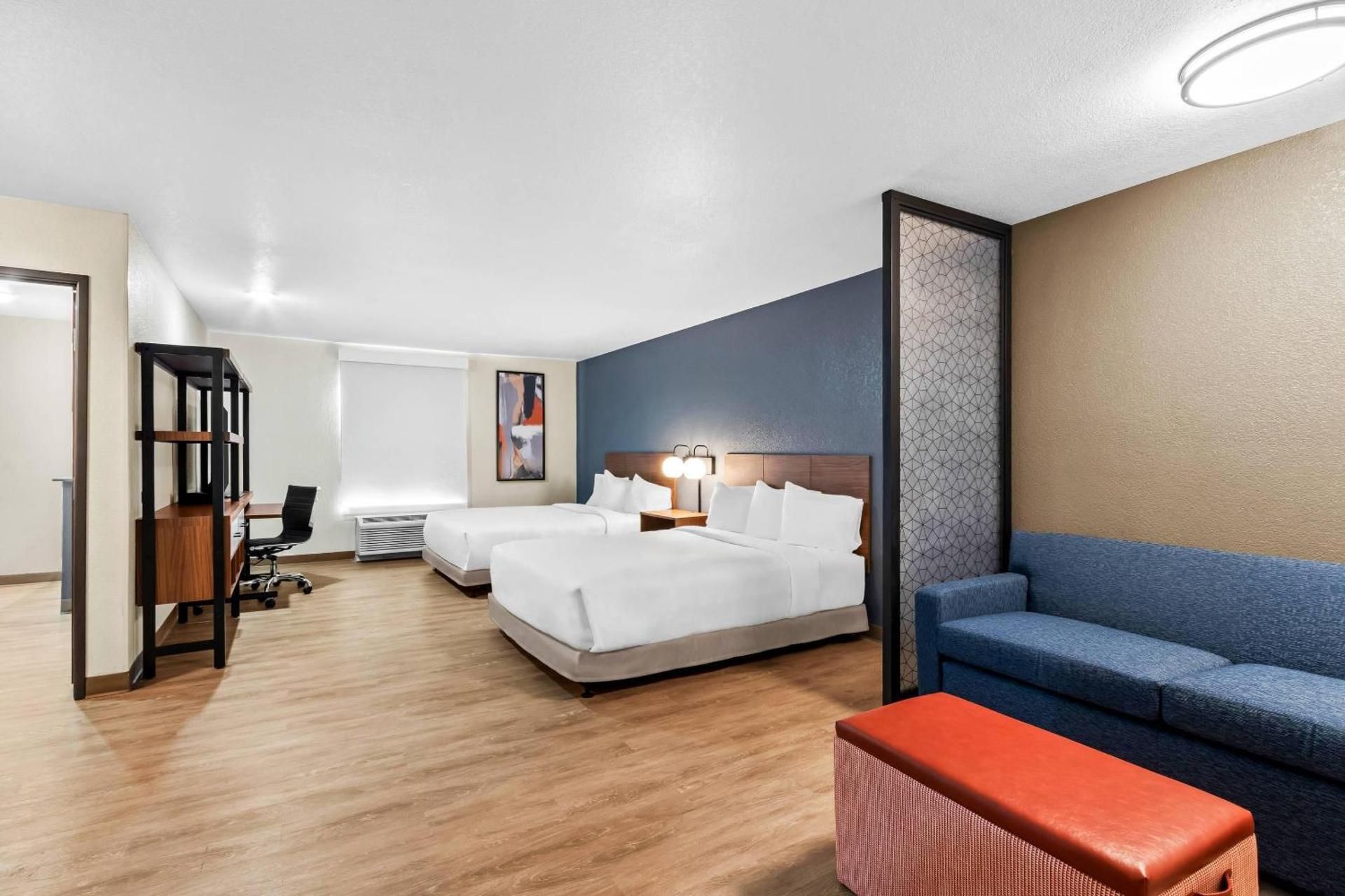 Queen Suite with Two Queen Beds and Roll-In Shower - Disability Access/Non Smoking