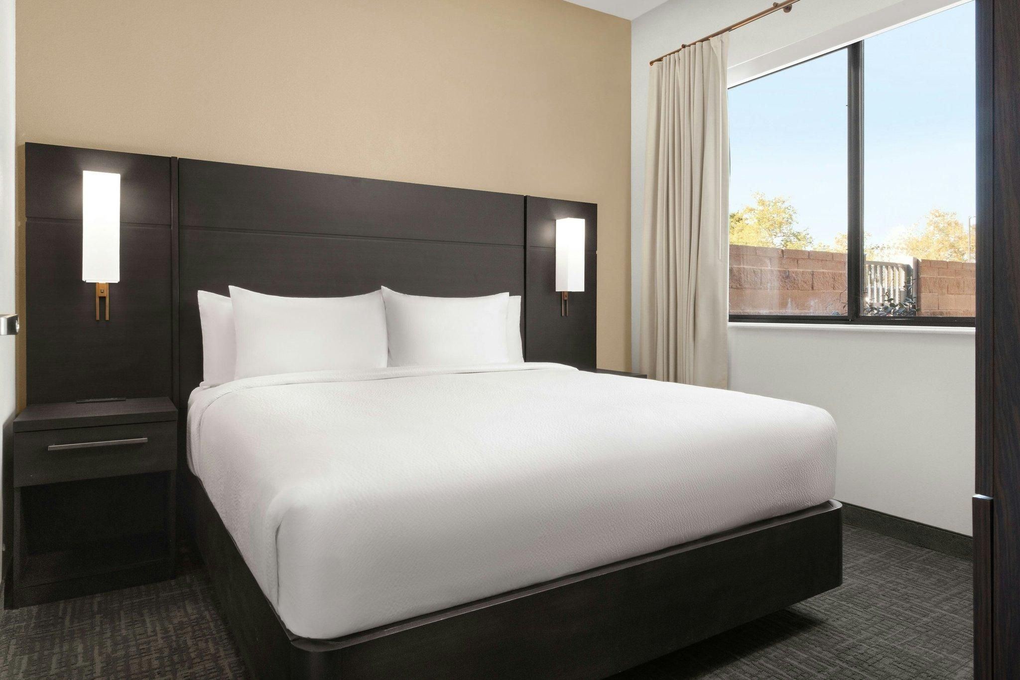 1 Bedroom Suite, 1 King, Sofa bed