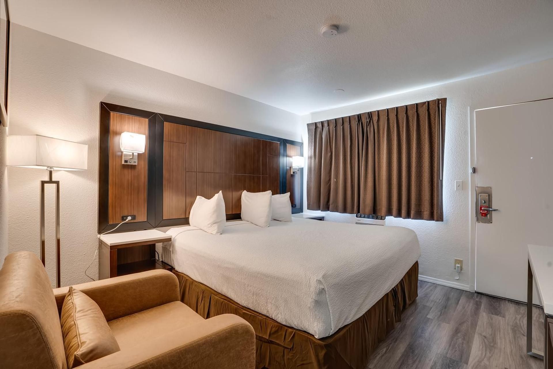 1 Queen Bed, Nonsmoking, Accessible
