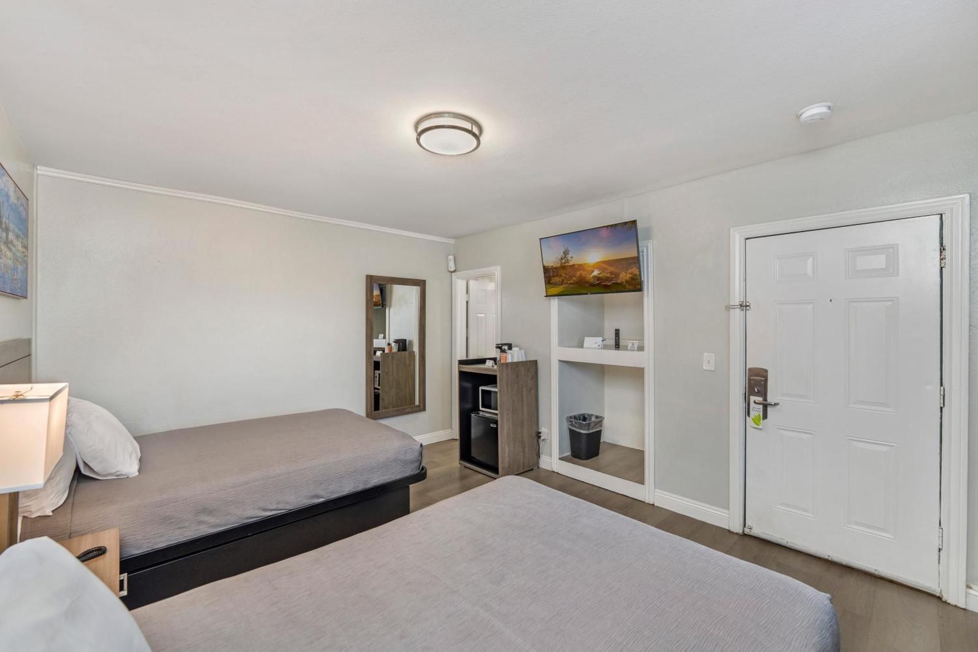 Double Room with Two Doubles Beds - Non-Smoking