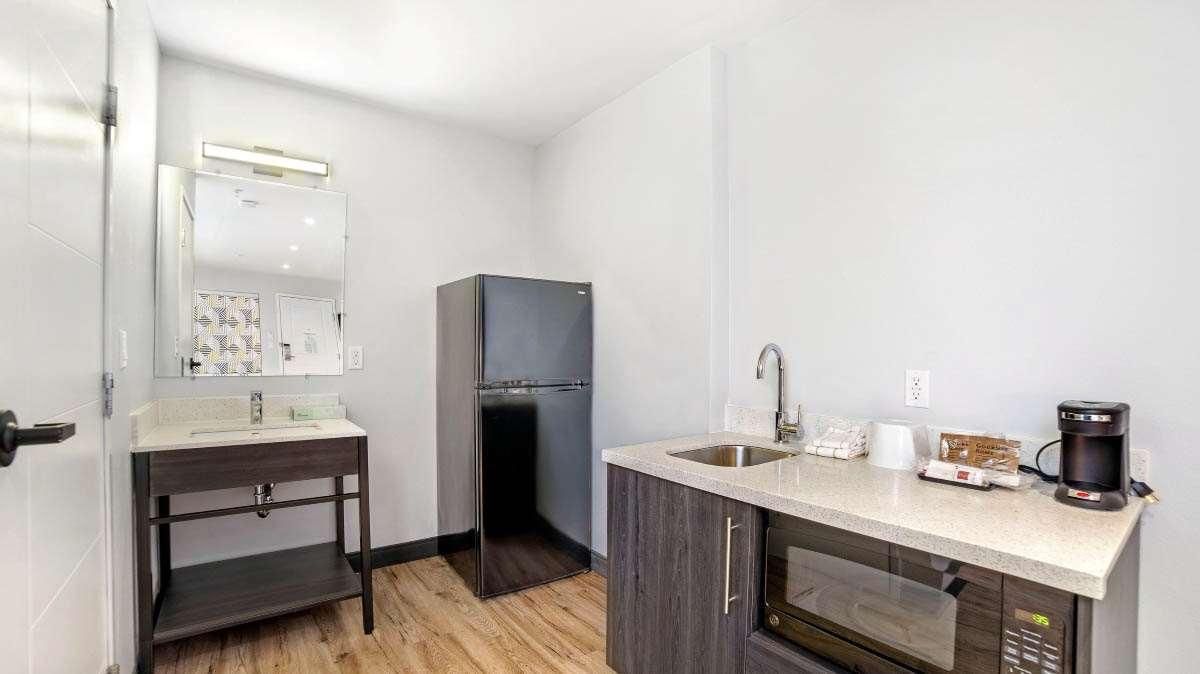 2 DBs | Non-Smoking, Kitchen