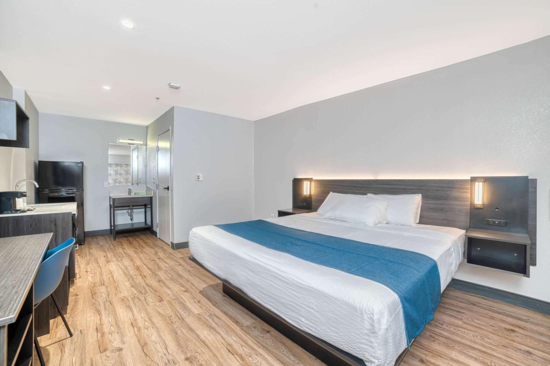 King Room - Disability Access - Non-Smoking