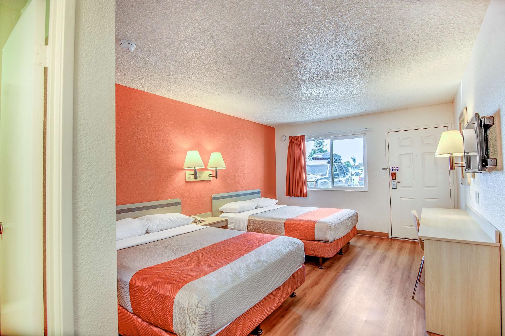 2 Full Beds Non-Smoking