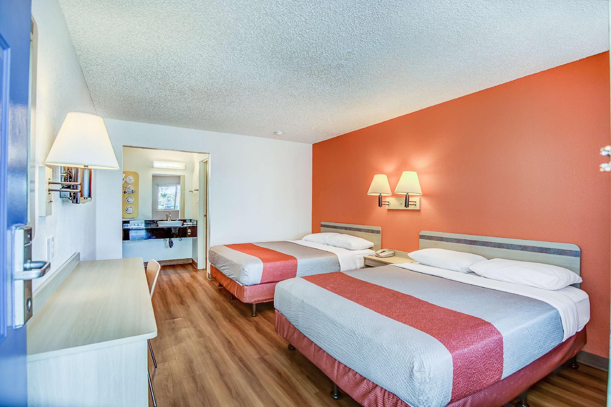 2 Full Beds Non-Smoking