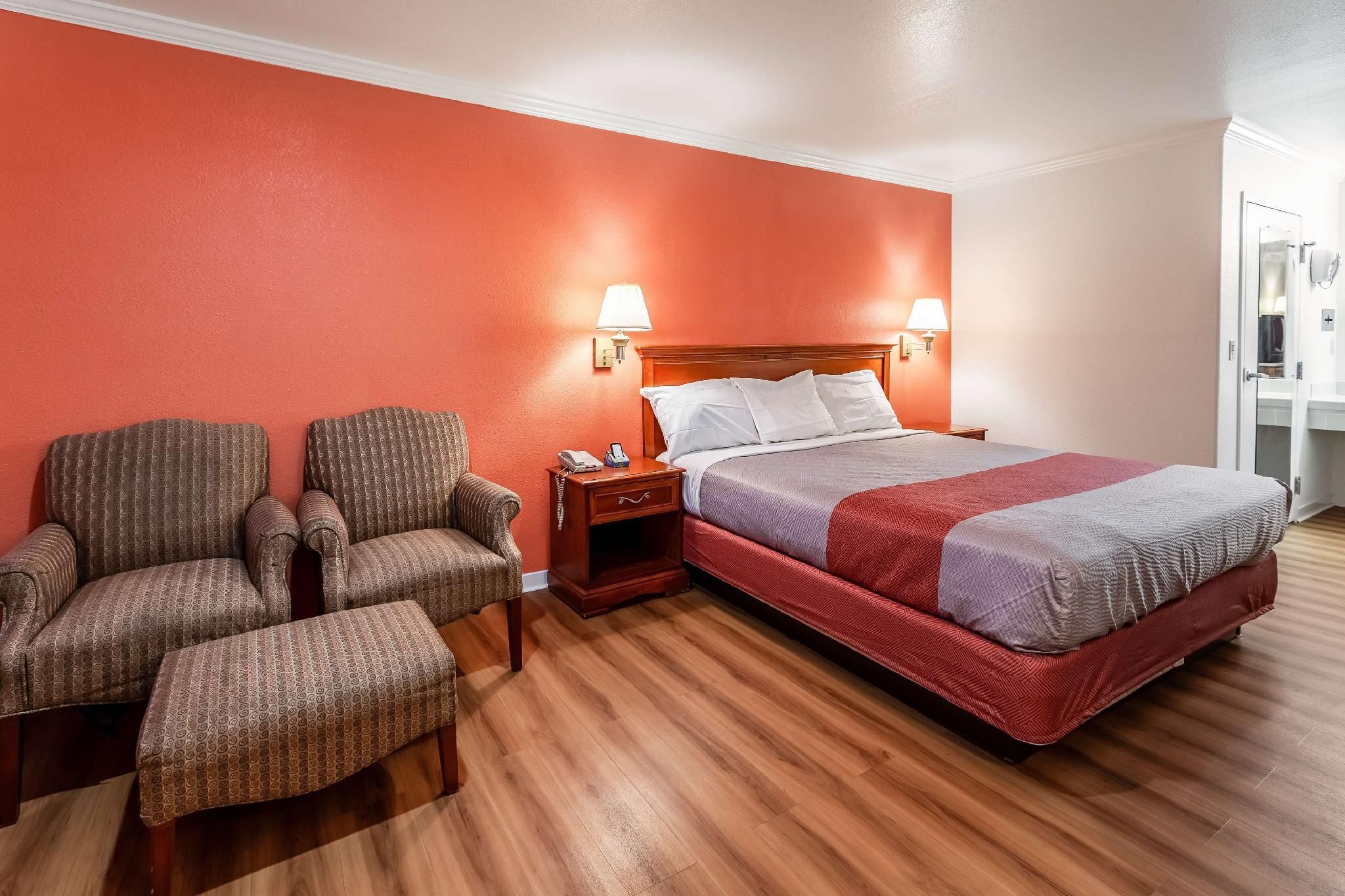1 Queen Bed | Non-Smoking, Hot Tub