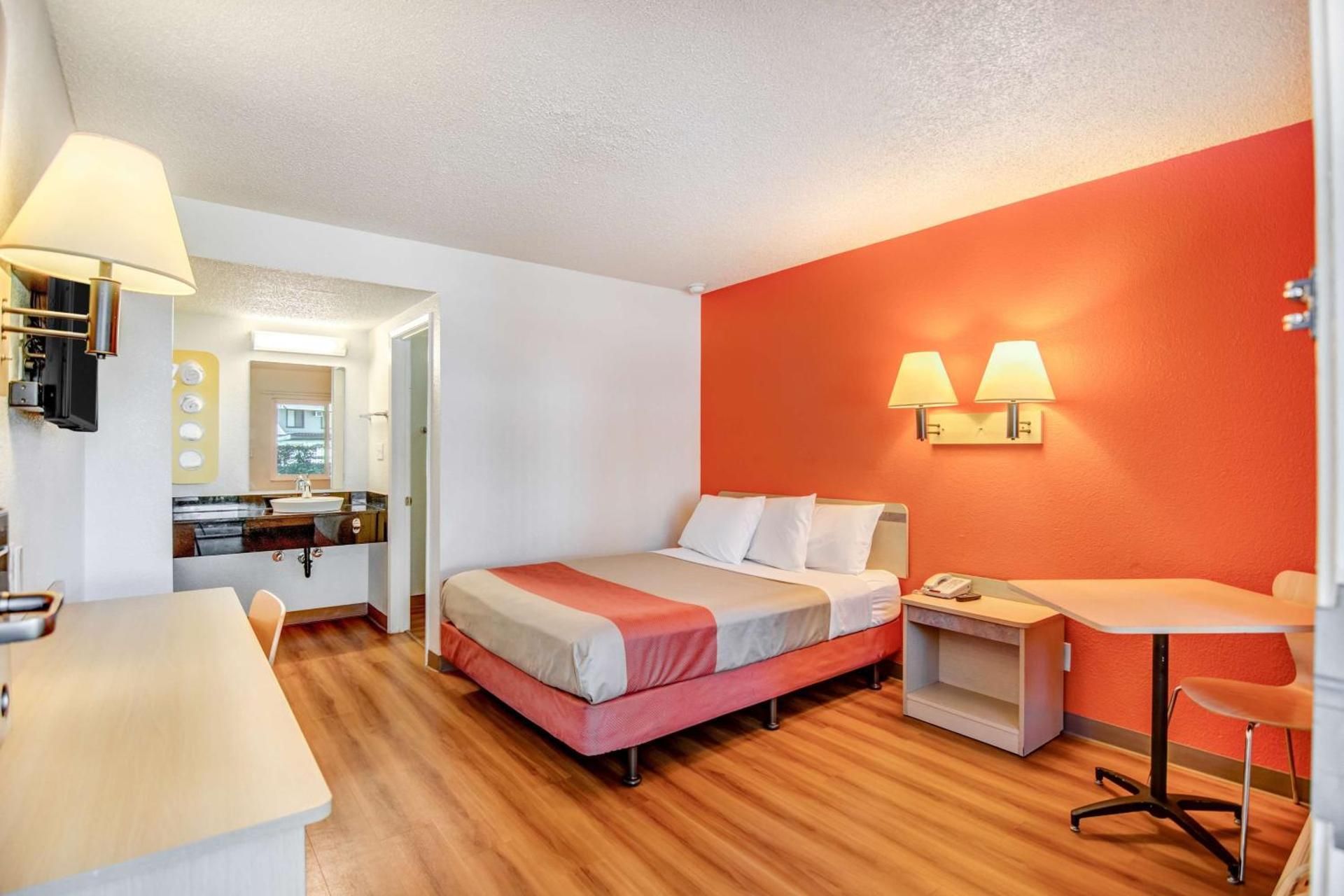 Double Room - Disability Access - Roll In Shower