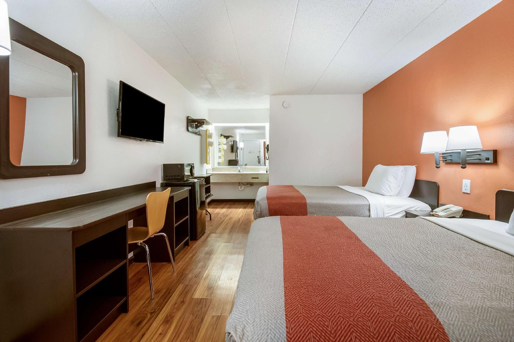 2 Full Beds | Smoking