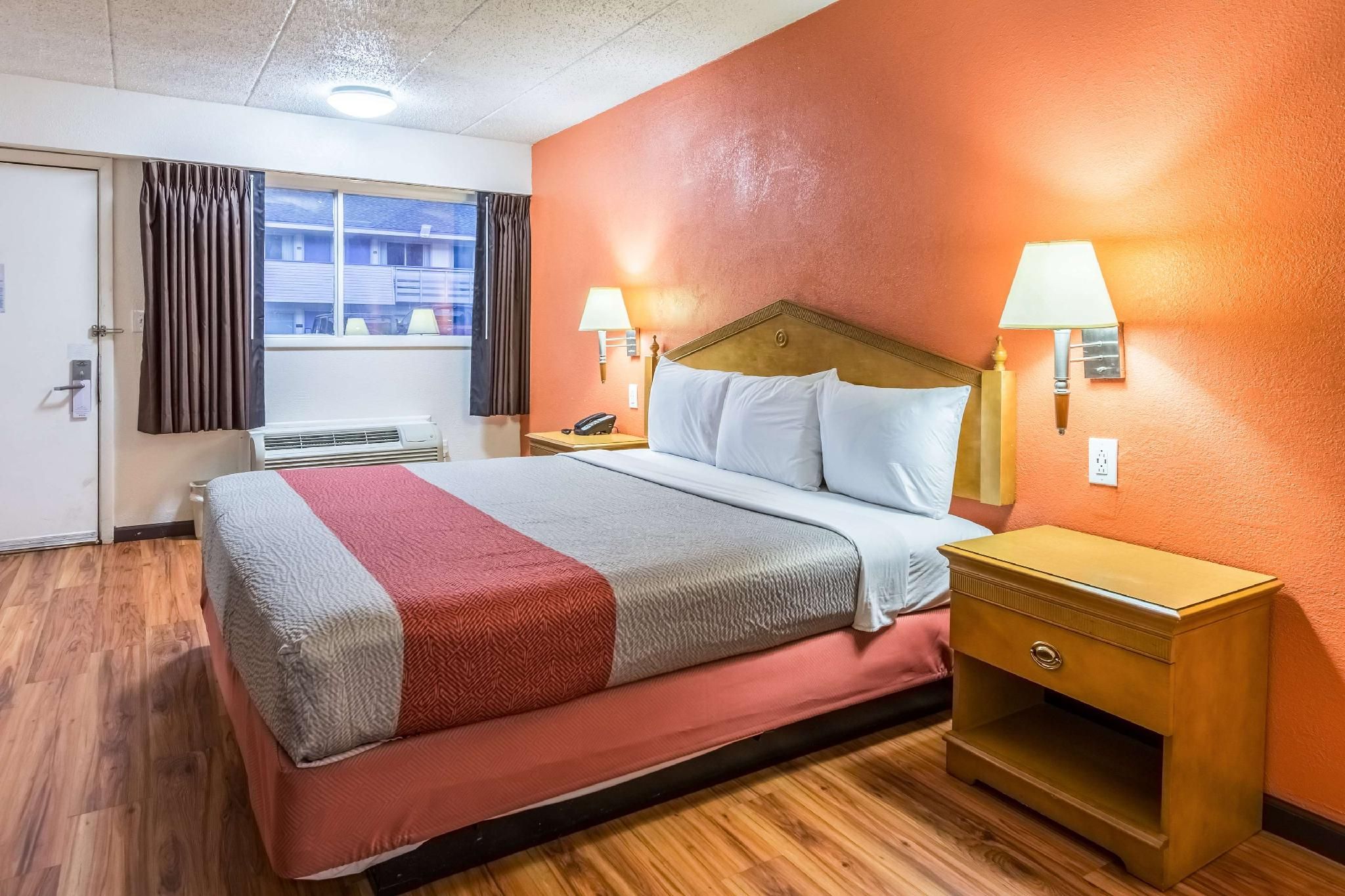 2 Full Beds |Mobility Accessible Tub Smk