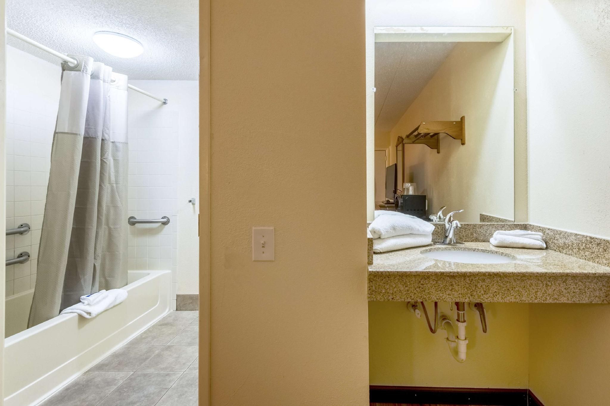 1 King Bed | Mobility Accessible Tub, Nsmk