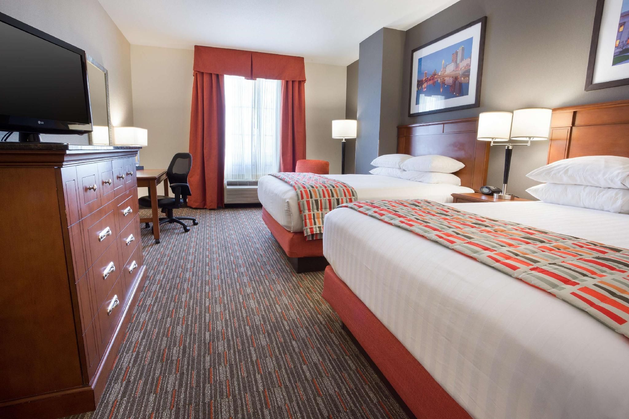 2 Queen Beds Upper Floor, Accessible with Tub