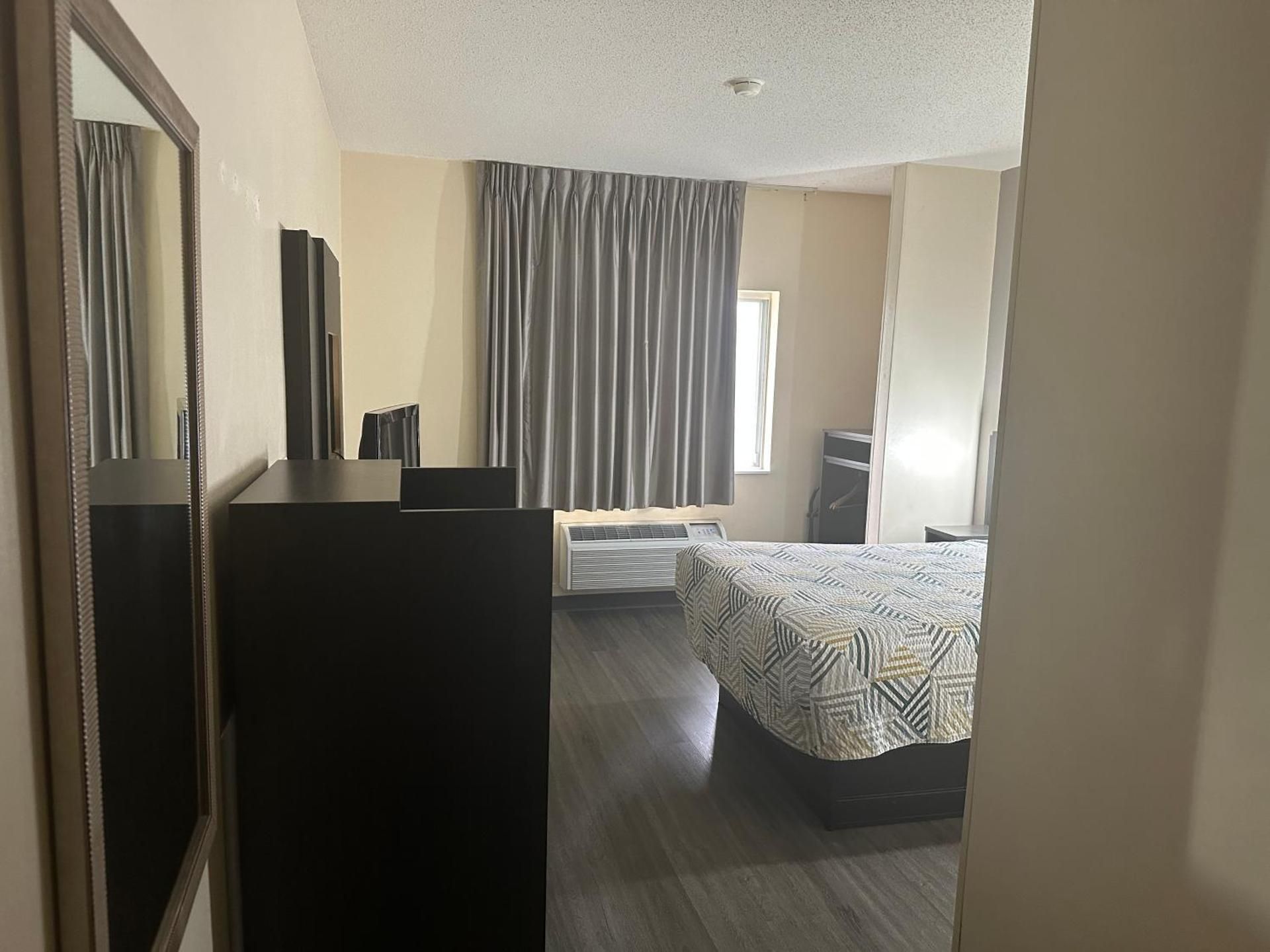 Queen Room - Disability Access - Non-Smoking