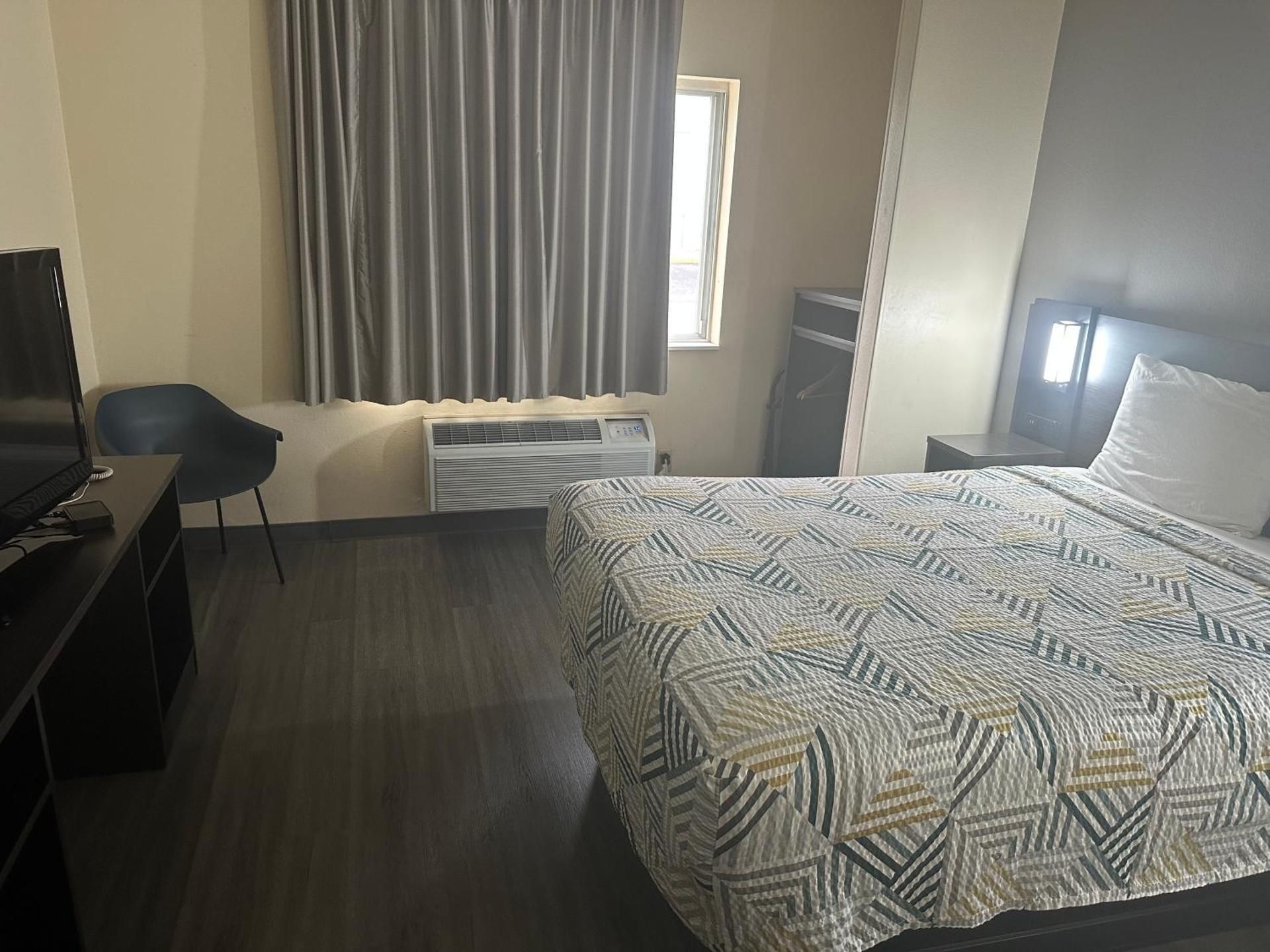Queen Room - Disability Access - Non-Smoking