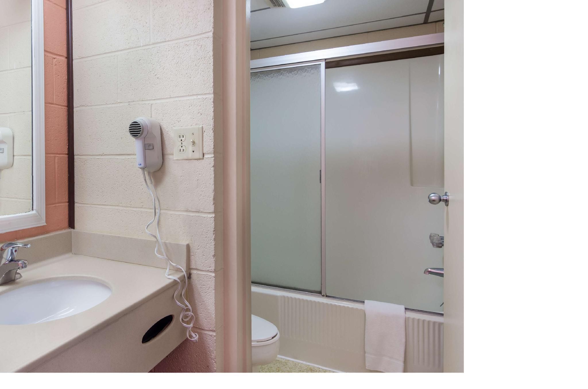 Americas Best Value Inn Wytheville 2 Queen Beds Non-Smoking 3