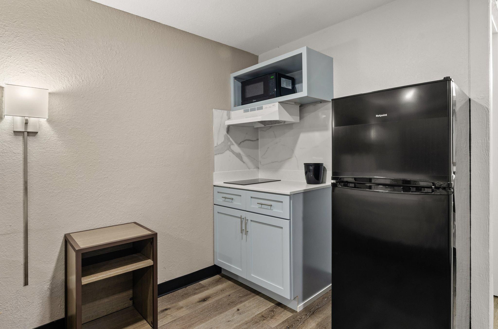 Deluxe King with Kitchenette Non-Smoking