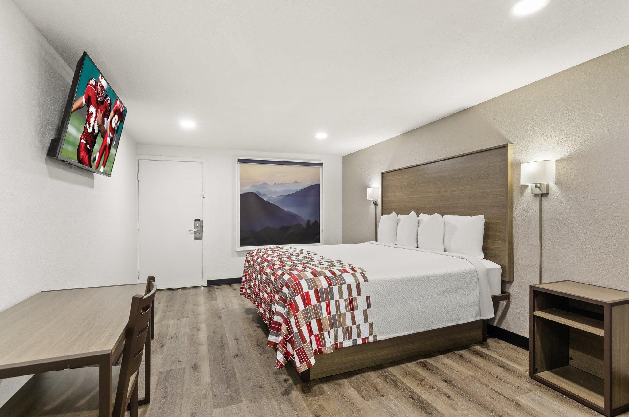 Deluxe King with Kitchenette Non-Smoking