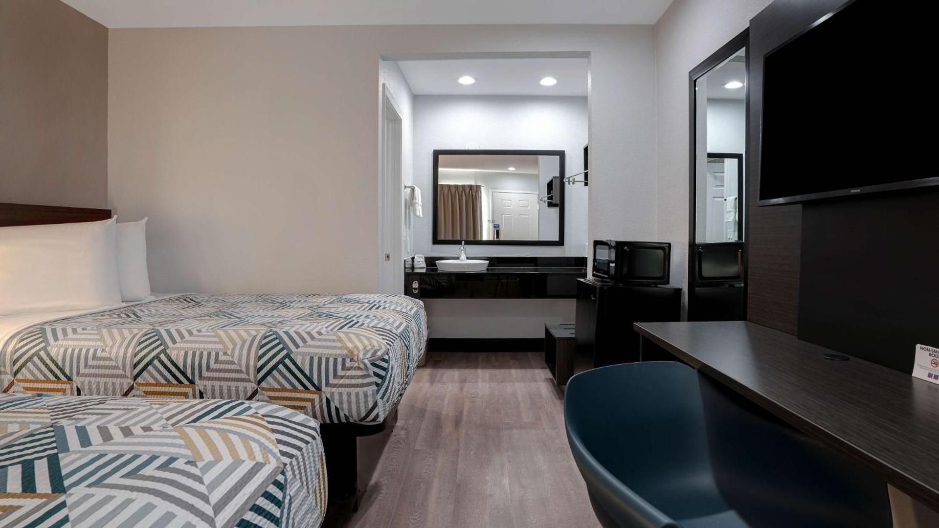 Deluxe Quadruple Room - Non-Smoking