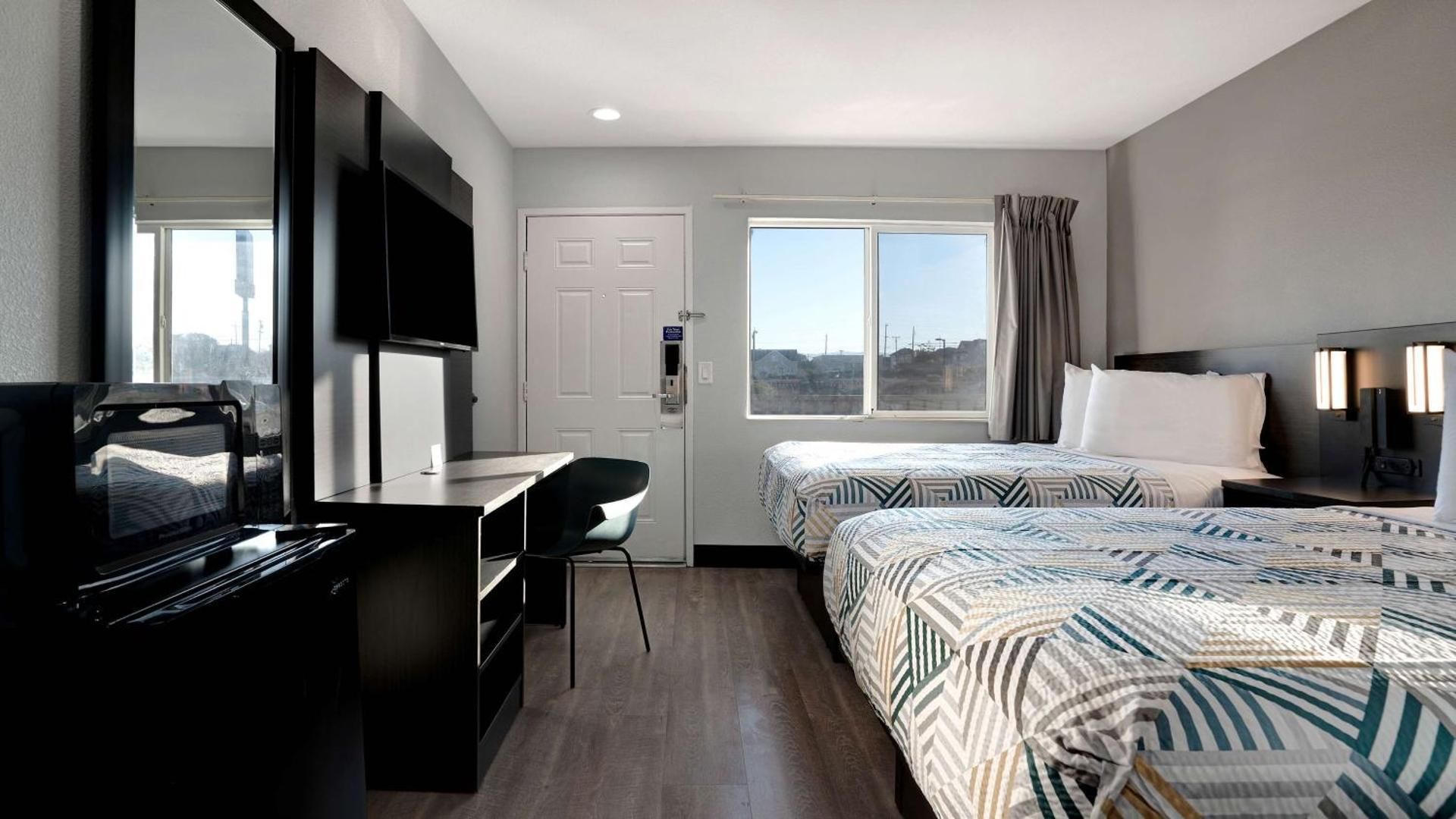 Deluxe Quadruple Room - Non-Smoking