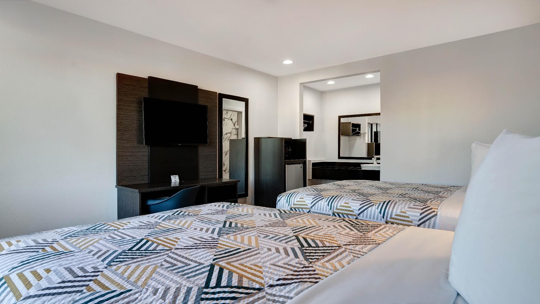 2 Queen Beds | Non-Smoking, Micfridge