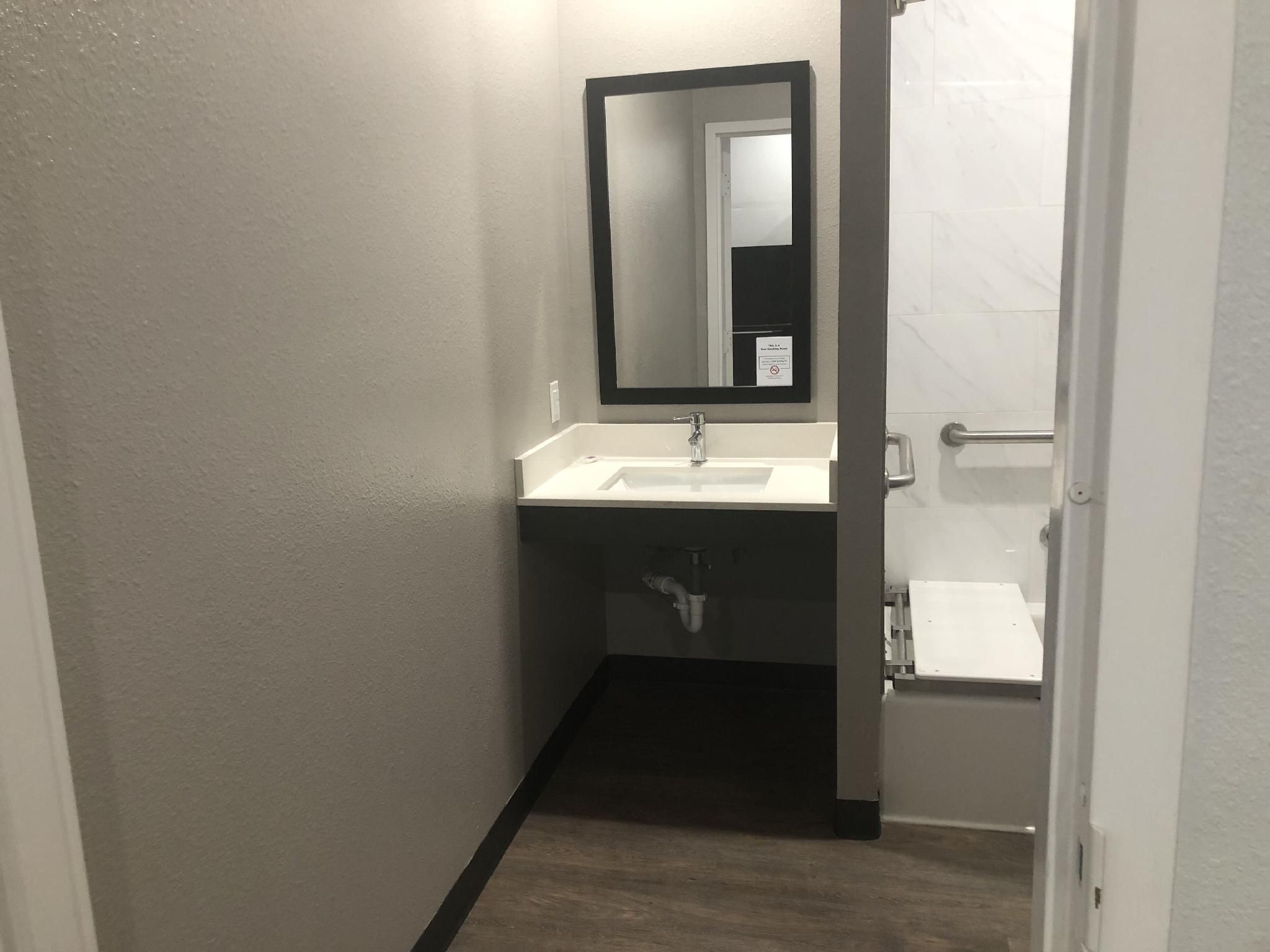 King Room - Disability Access - Non-Smoking