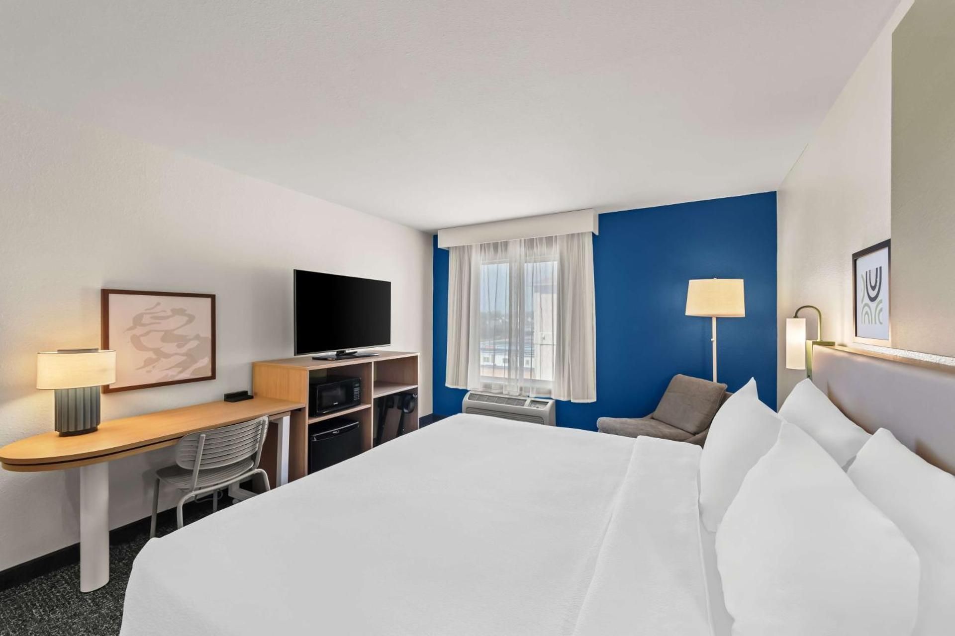 King Room with Mobility Accessible Tub