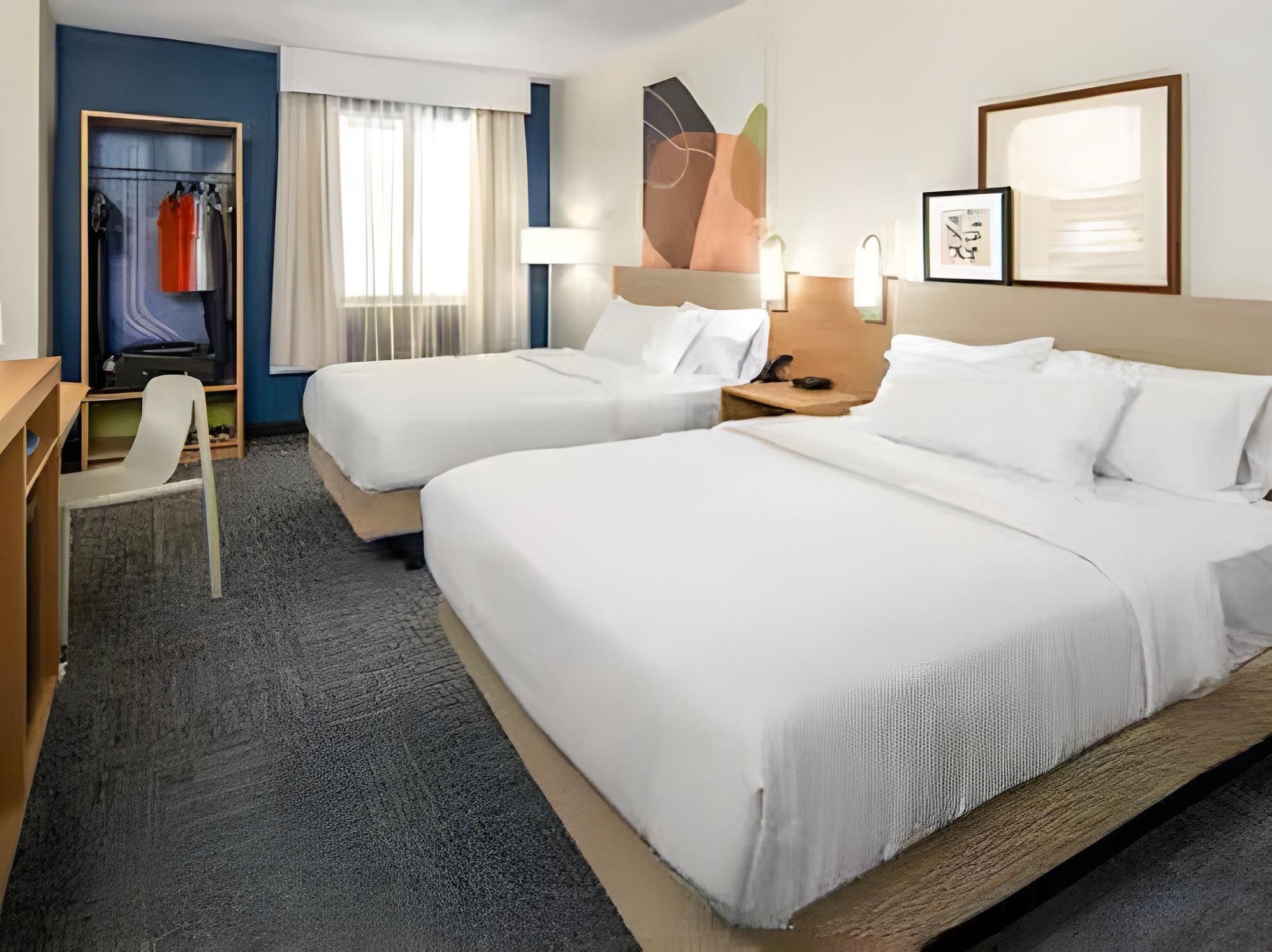 2 Queen Beds Mobility Accessible With Bathtub