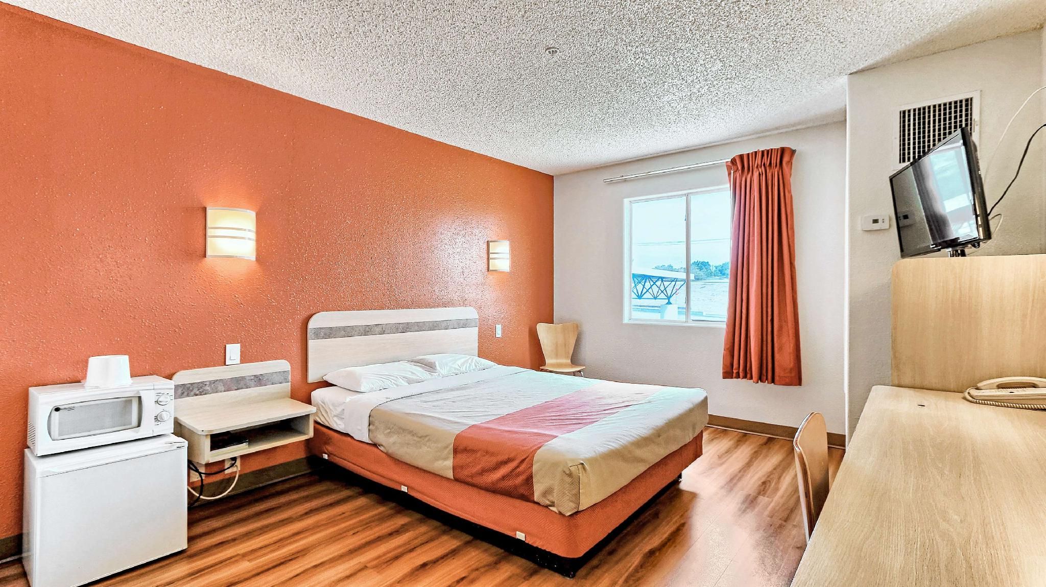 Motel 6 Killeen, TX 1 QUEEN BED | NON-SMOKING 2