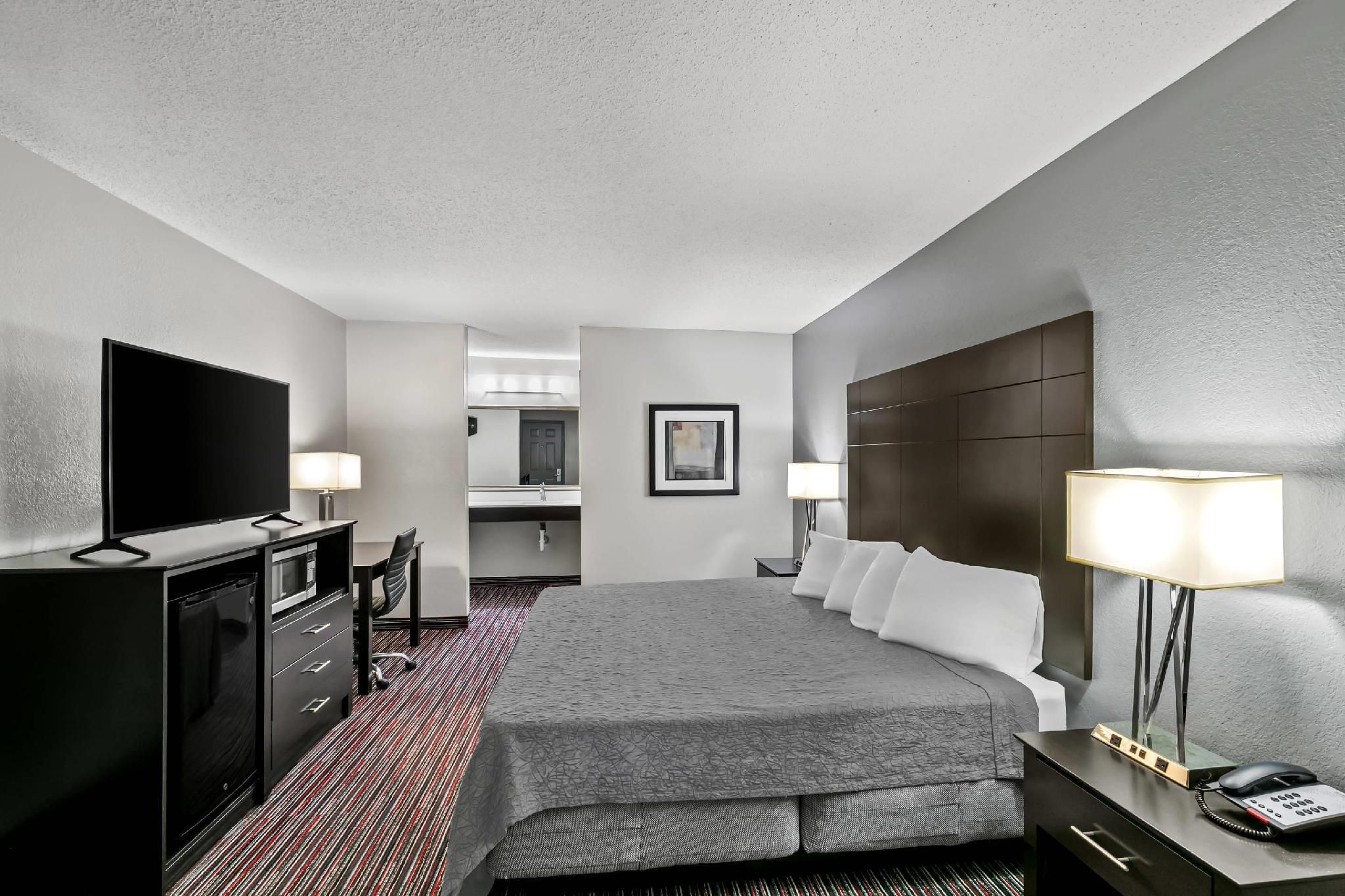 1 King Bed, Nonsmoking