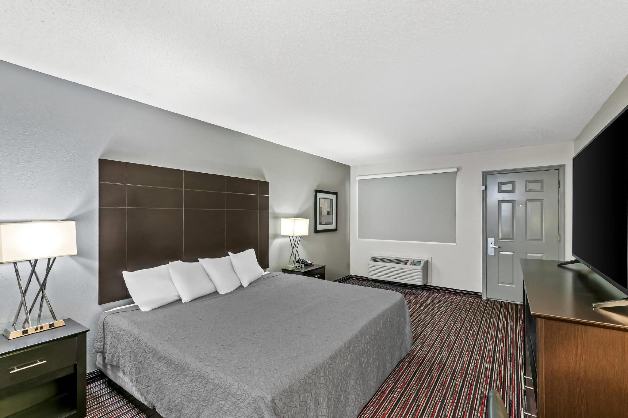 1 King Bed, Nonsmoking