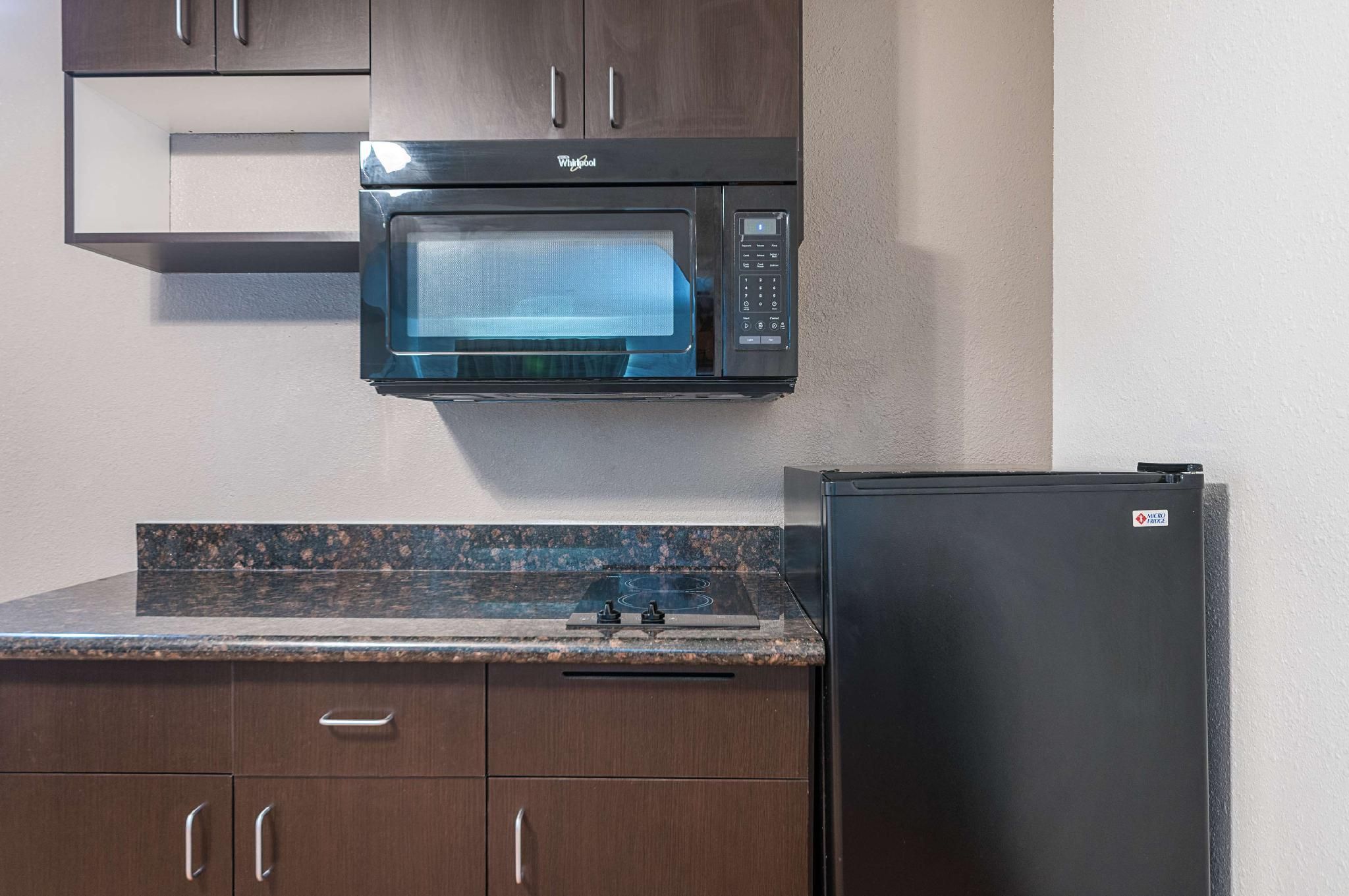 1 KING BED | SUITE, SMOKING, KITCHEN