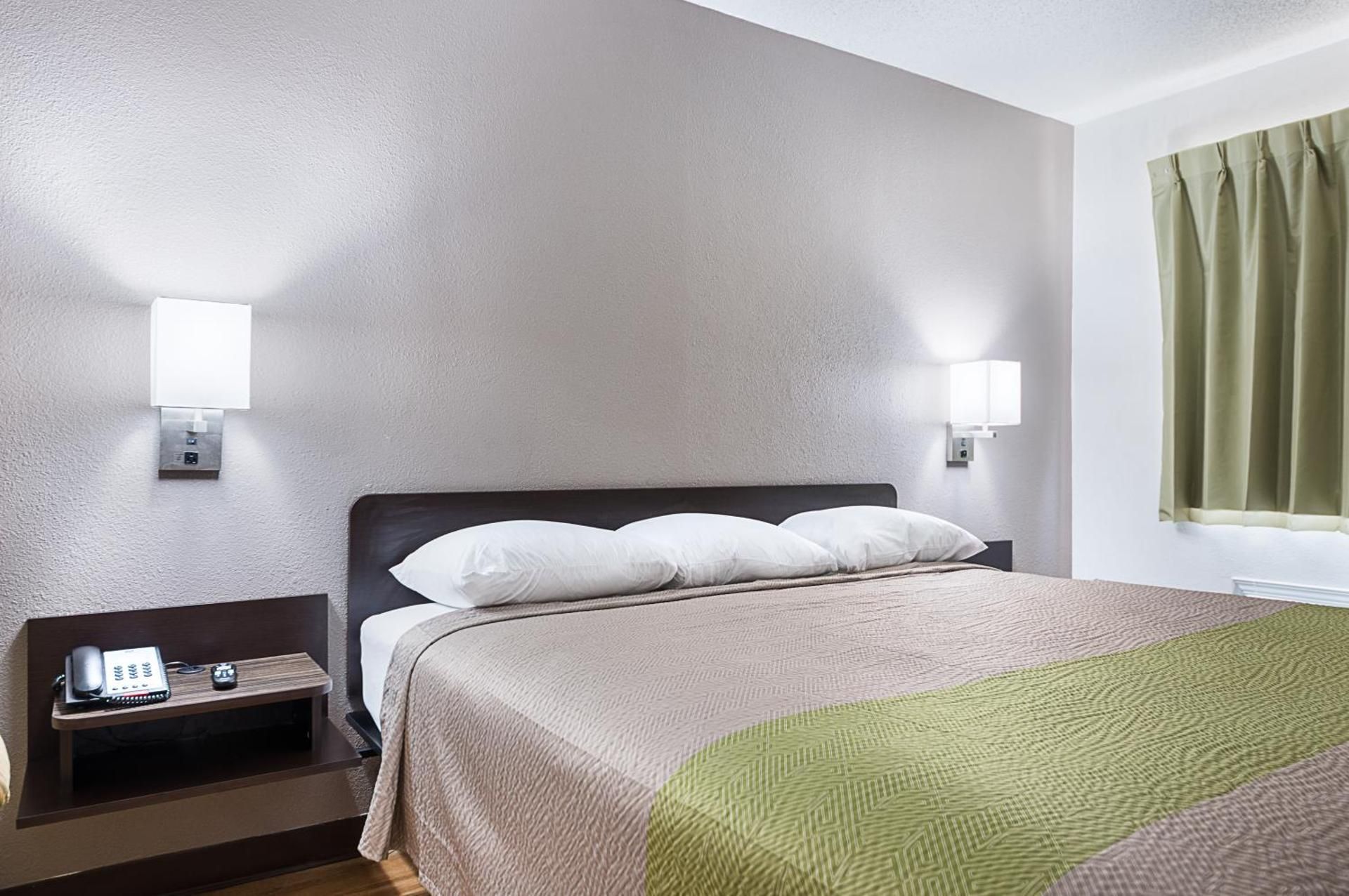 King Room with Spa Bath - Smoking