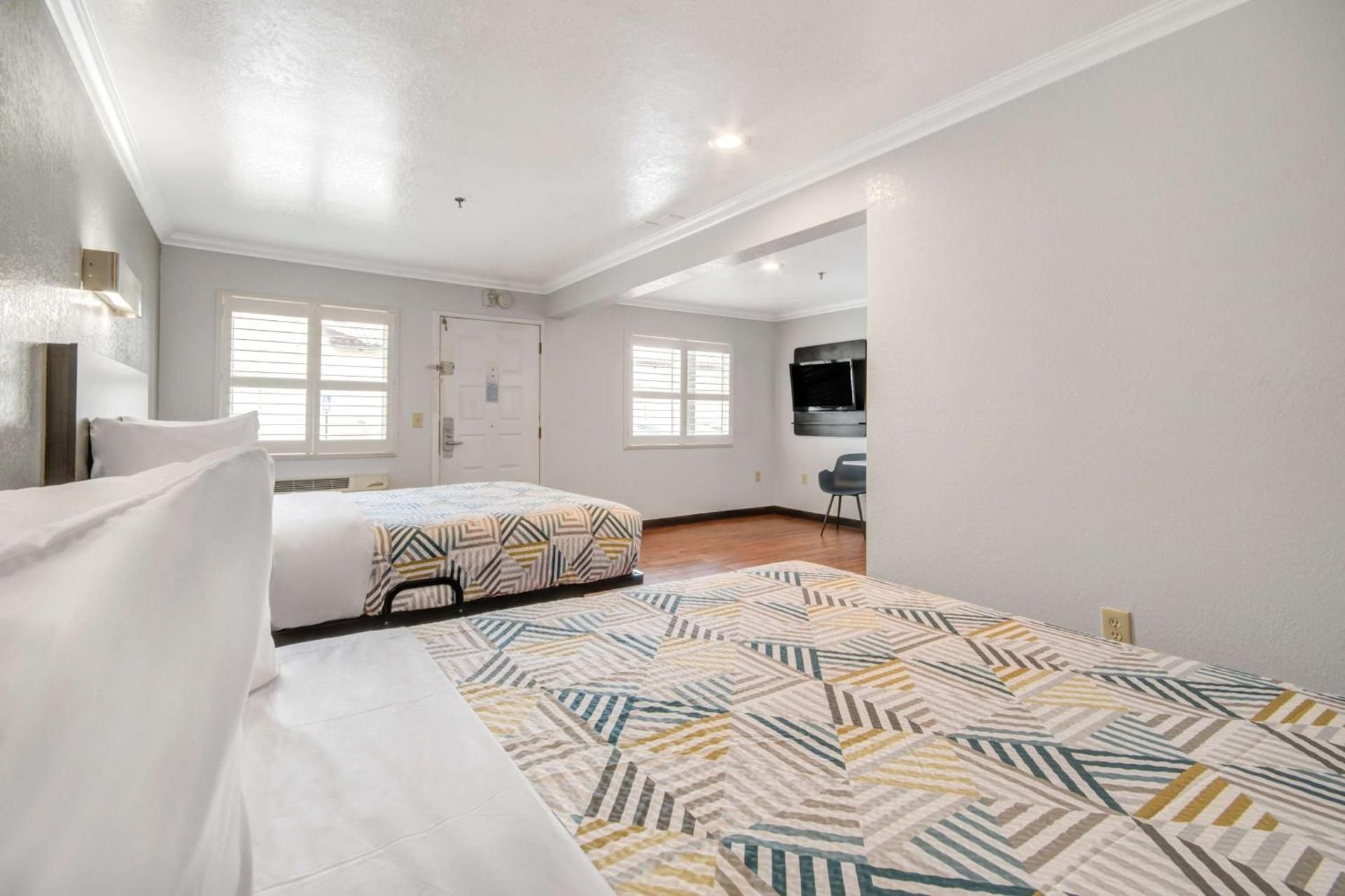 Deluxe Queen Room with Two Queen Beds - Non-Smoking