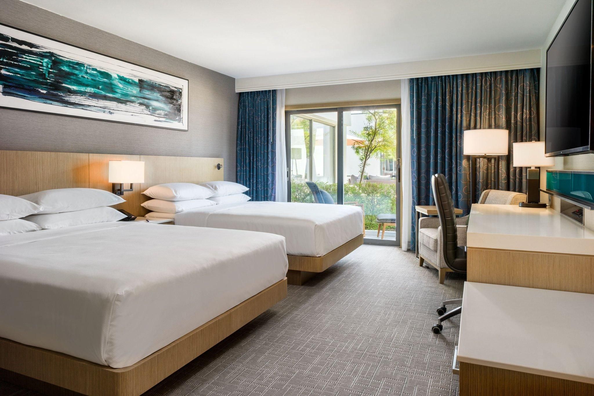 California, Club Lounge Access, Guest Room, 2 Queen, Garden View, Patio