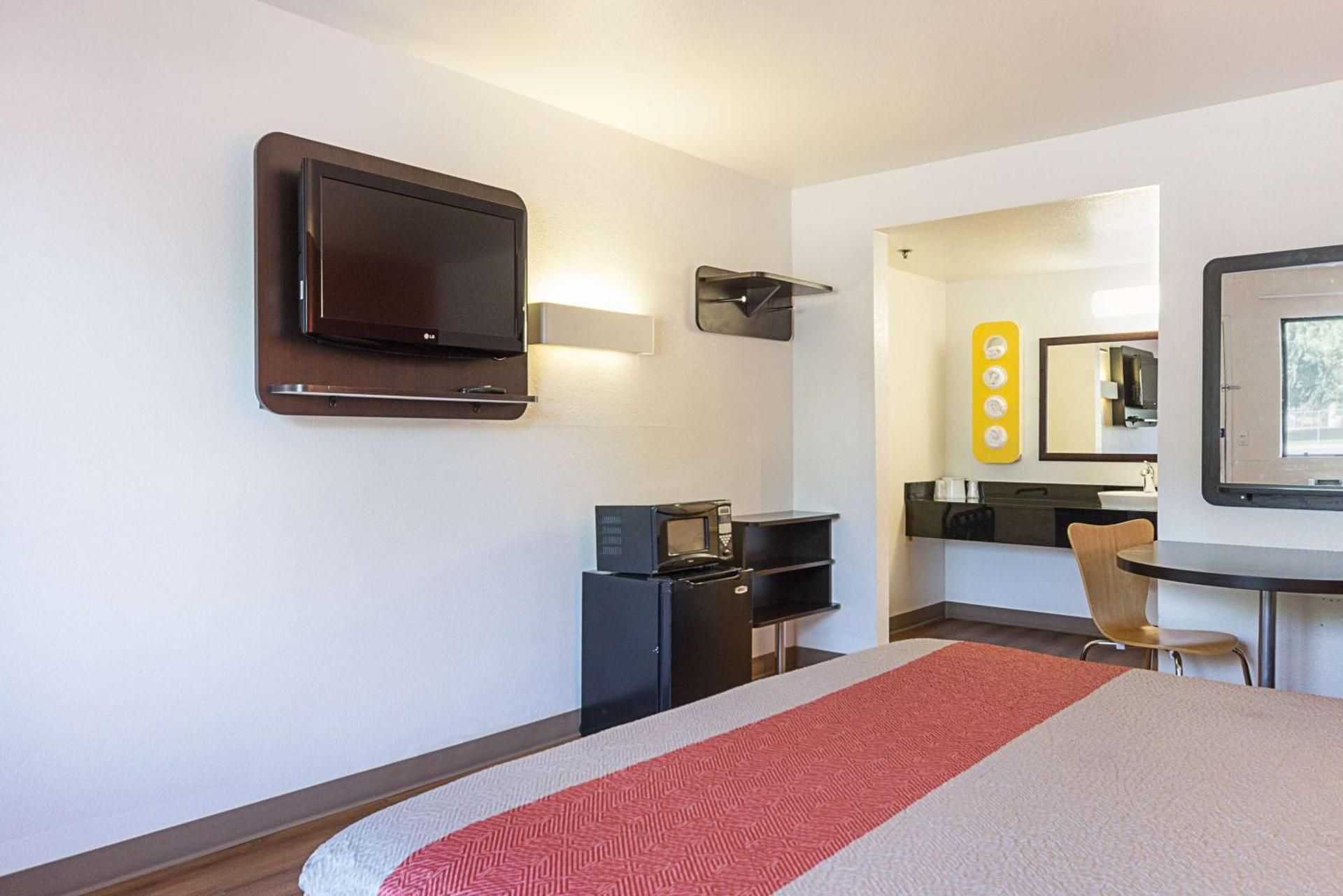 King Room - Disability Access - Non-Smoking