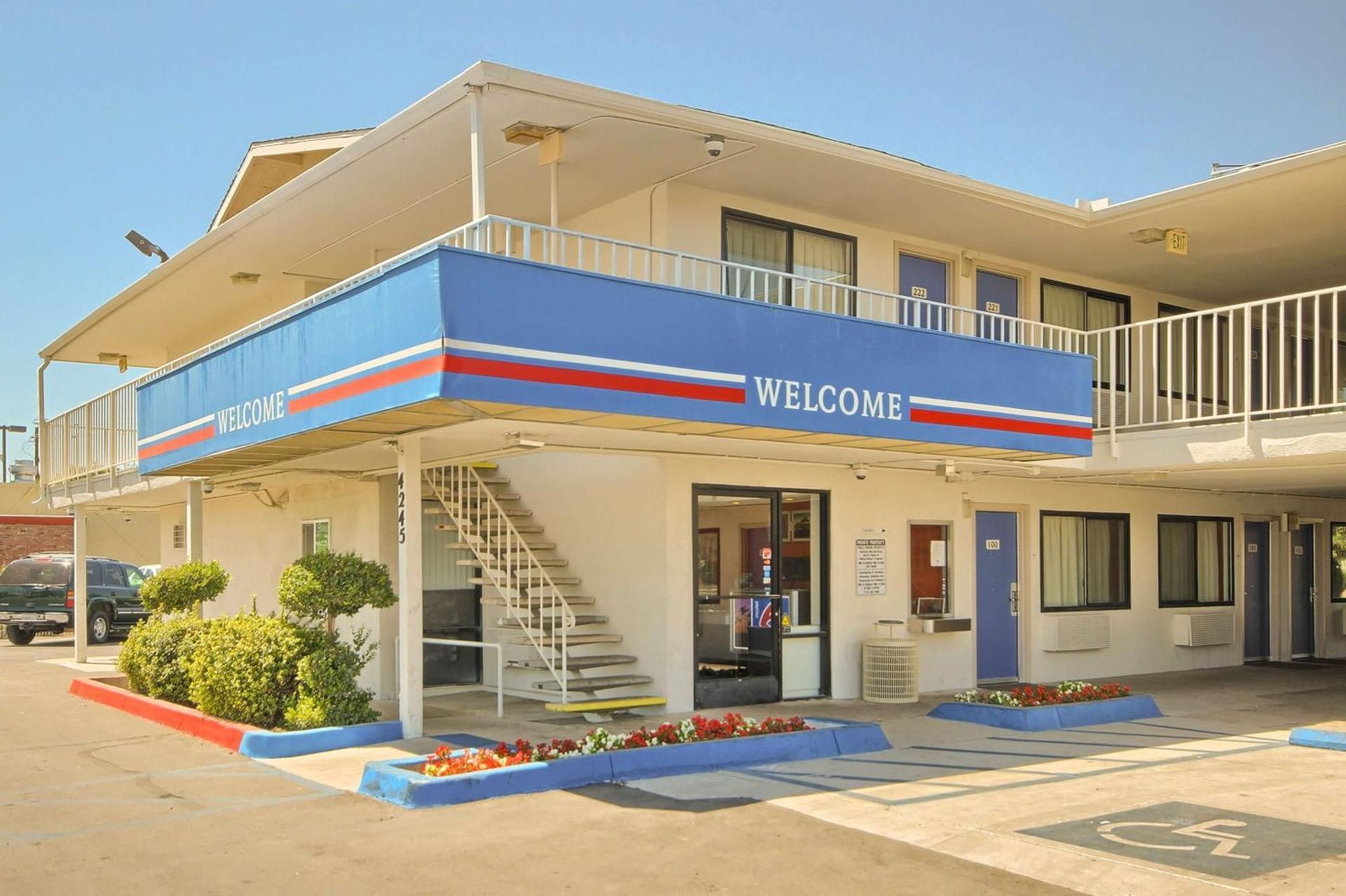 Motel 6 Fresno, CA - Blackstone North