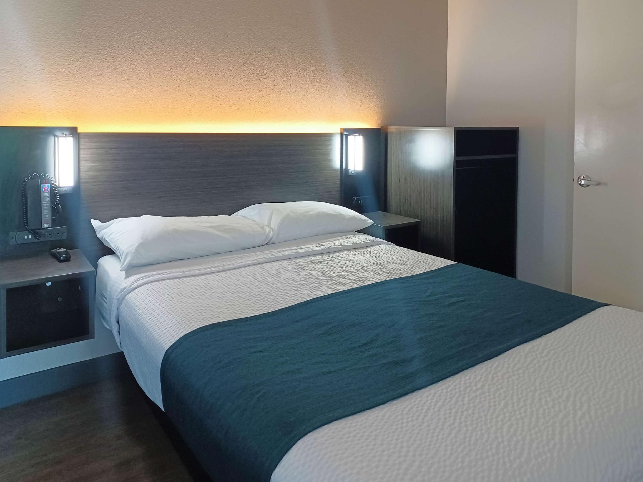 1 Full Bed | ADA/RI Shower/Micfridge