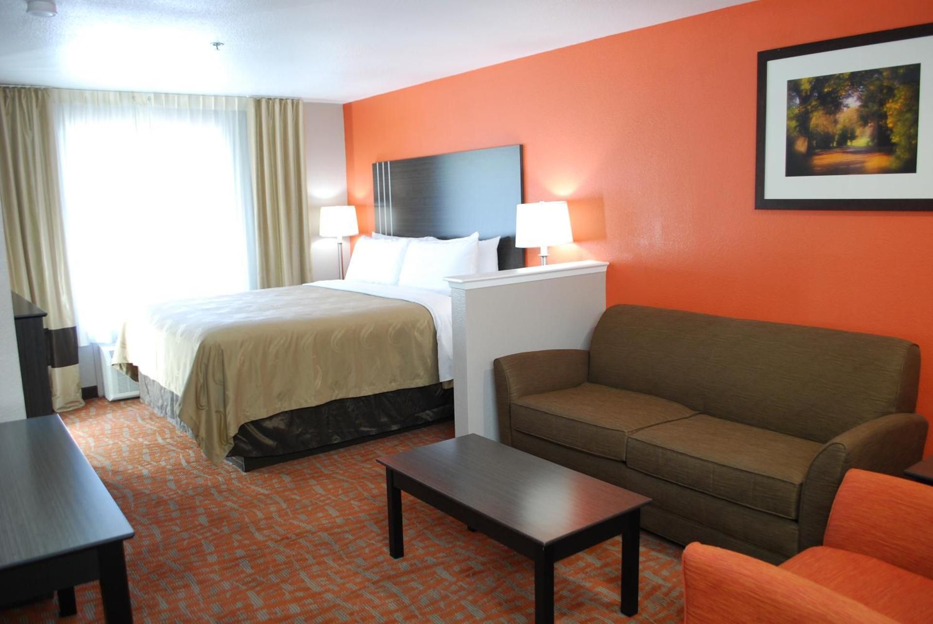 King Suite - Accessible/Non-Smoking