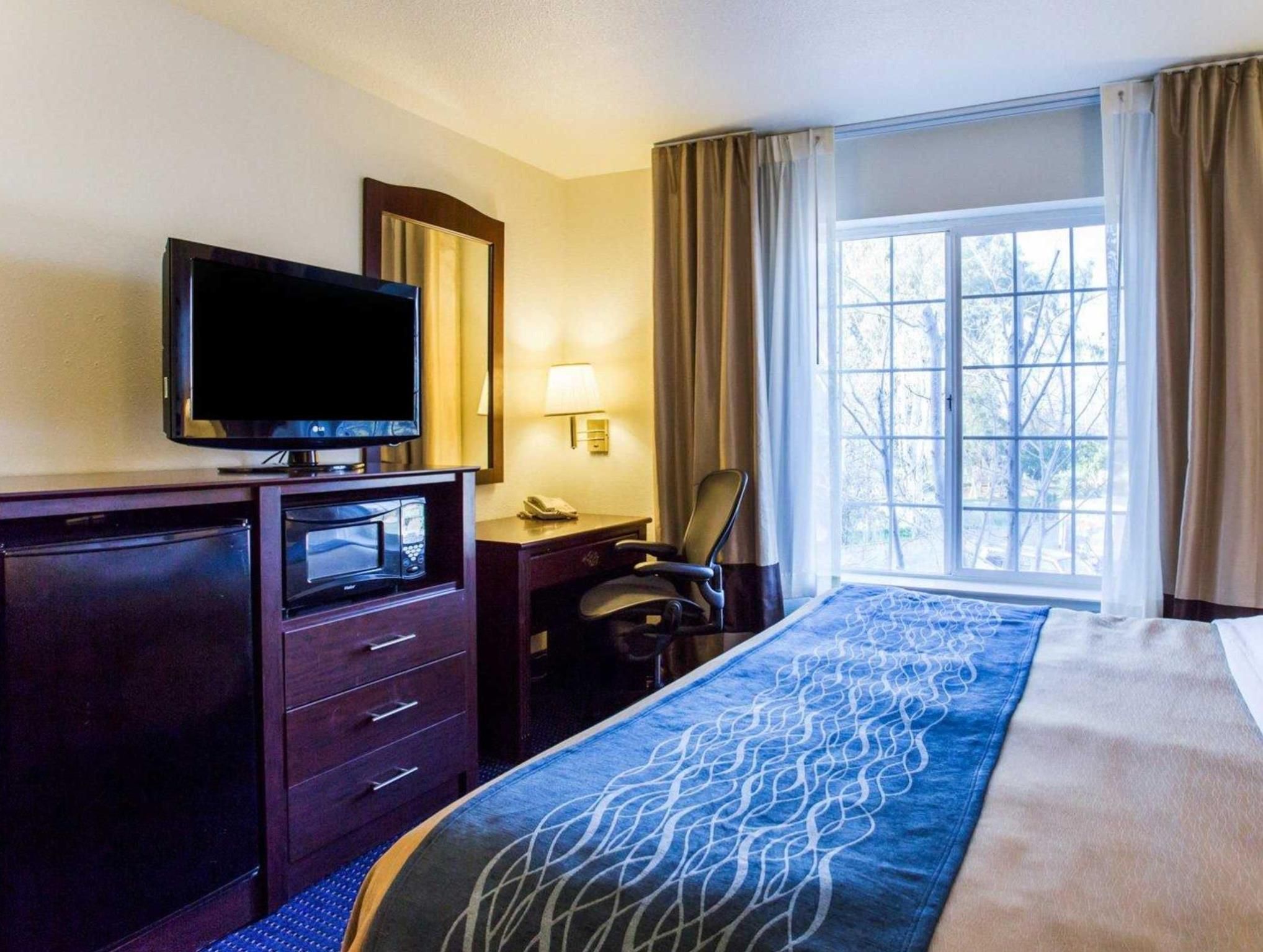 King Suite with Jetted Tub