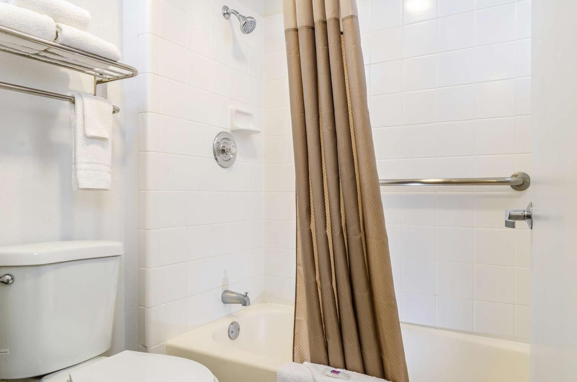 Deluxe Queen Room with Two Queen Beds - Non-Smoking