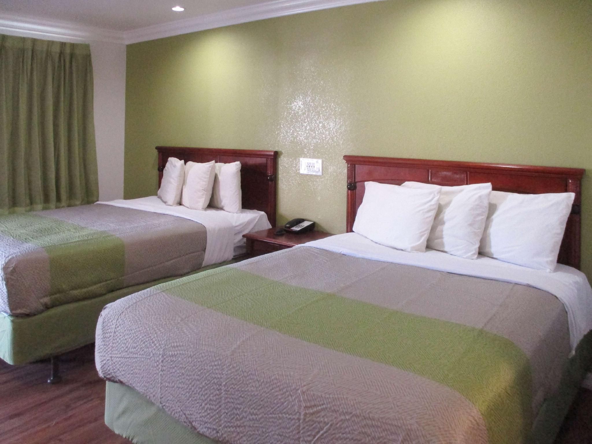 2 Full Beds | Micfridge, Smoking