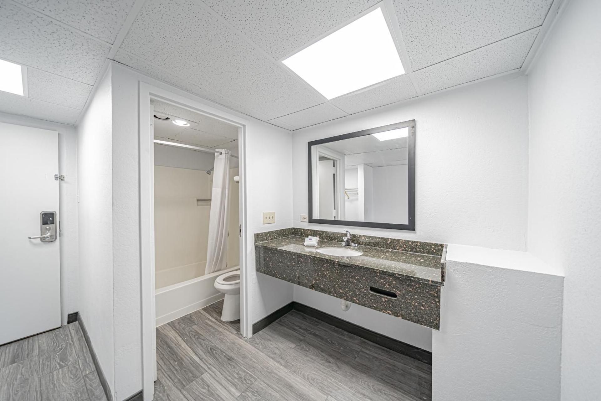 2 Queen Beds | Non-Smoking, Kitchen