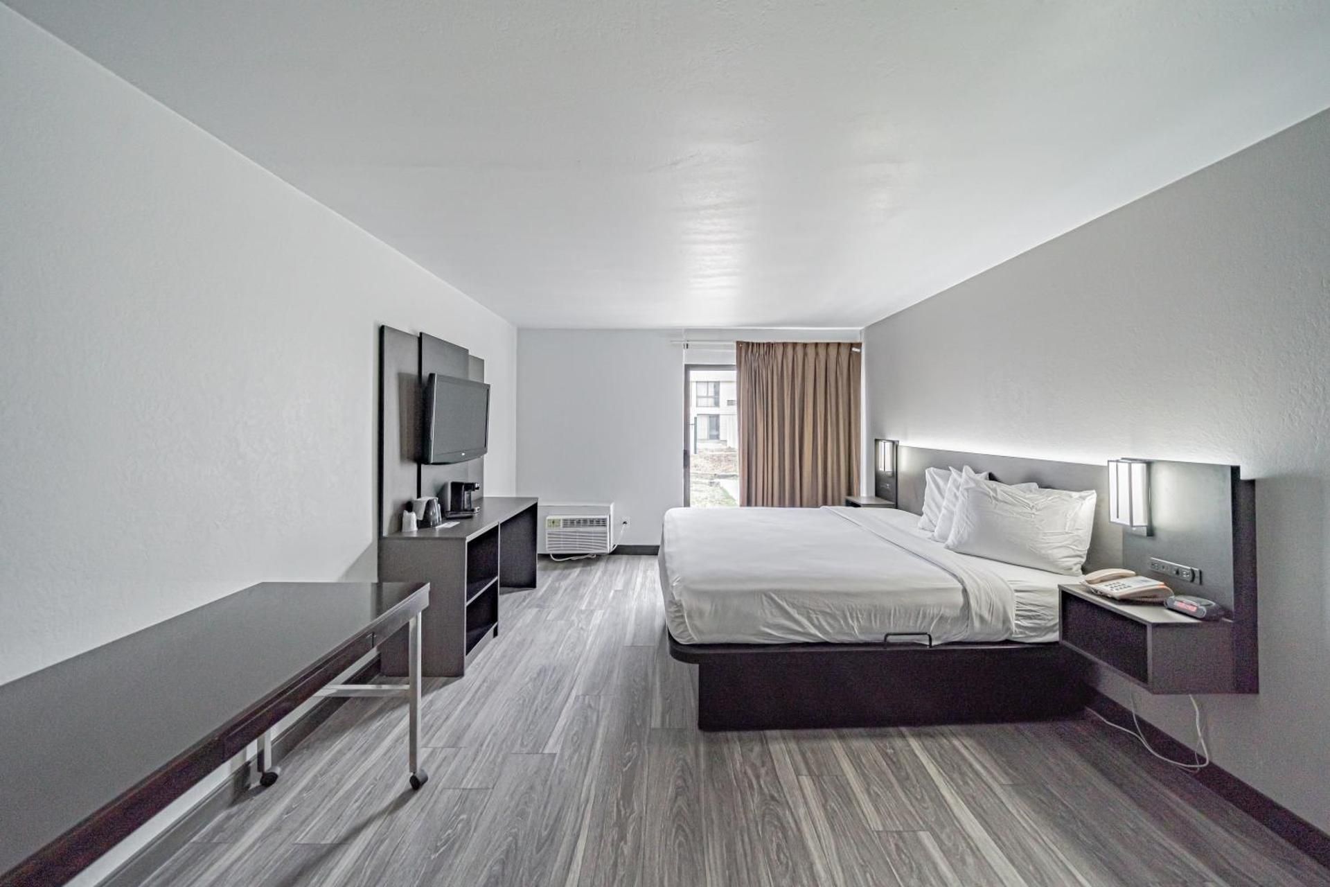 King Room - Non-Smoking