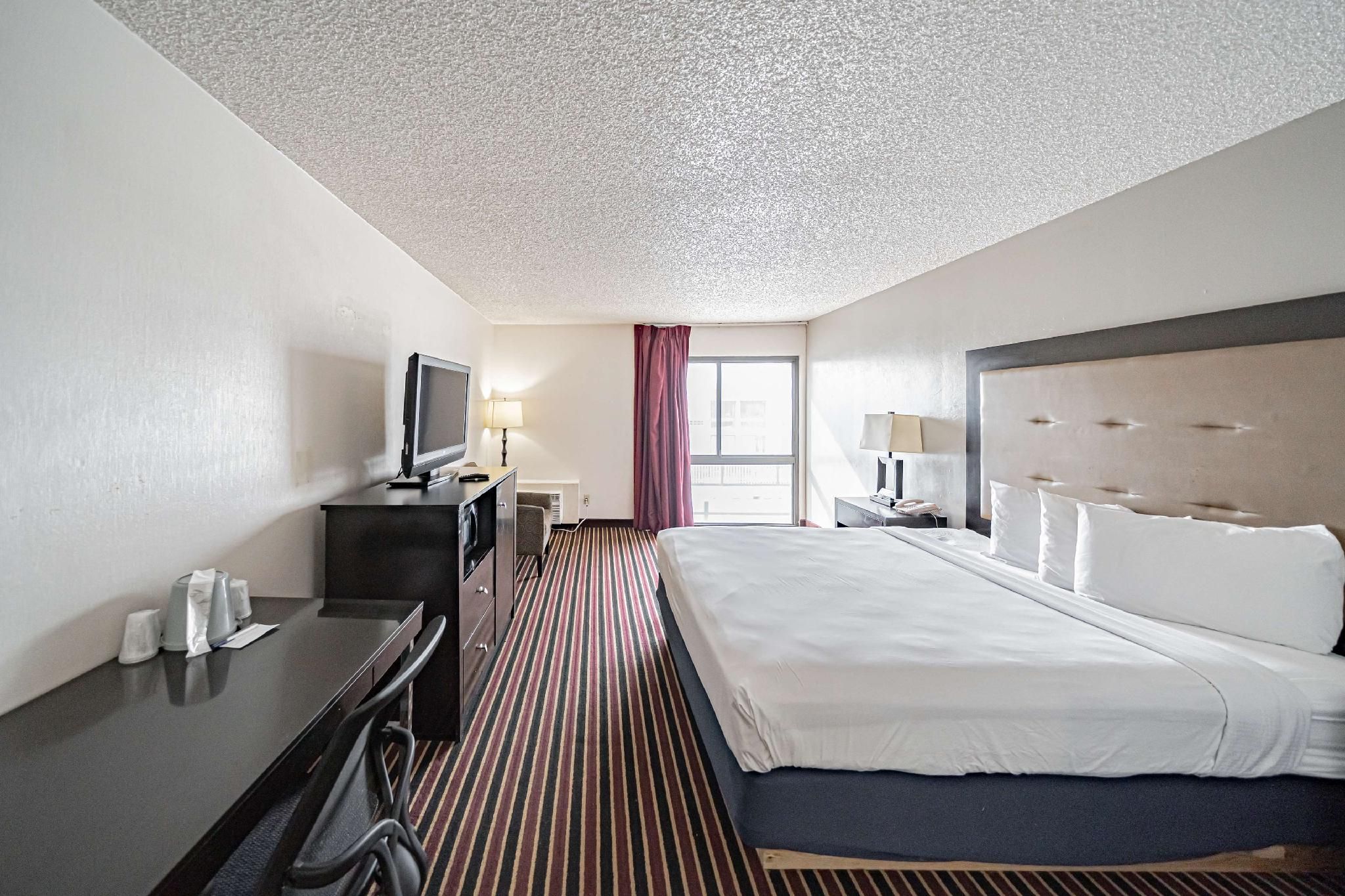 1 Queen Bed | ADA/RI Shower/Non-Smoking