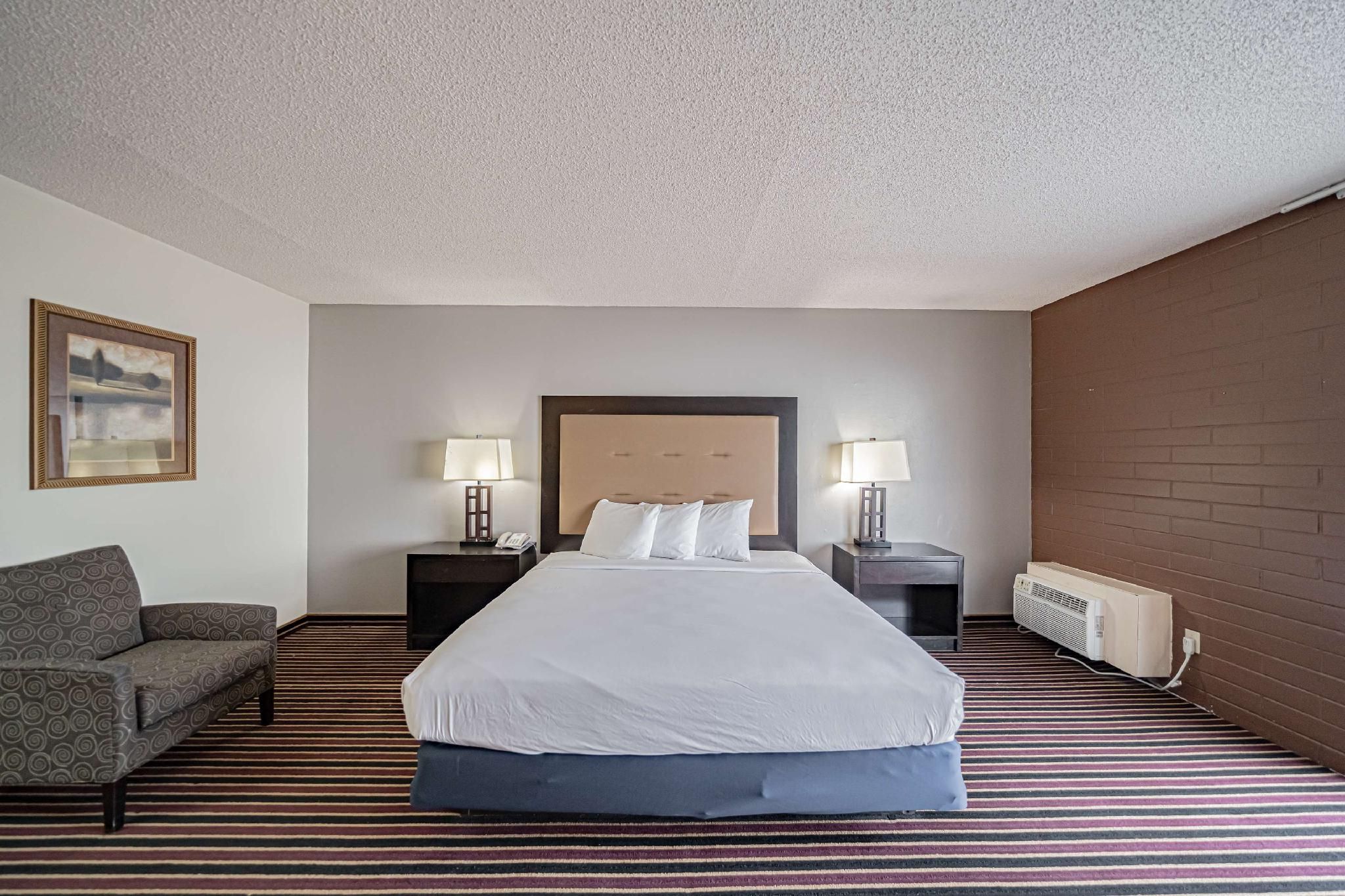 1 King Bed | Suite, Non-Smoking
