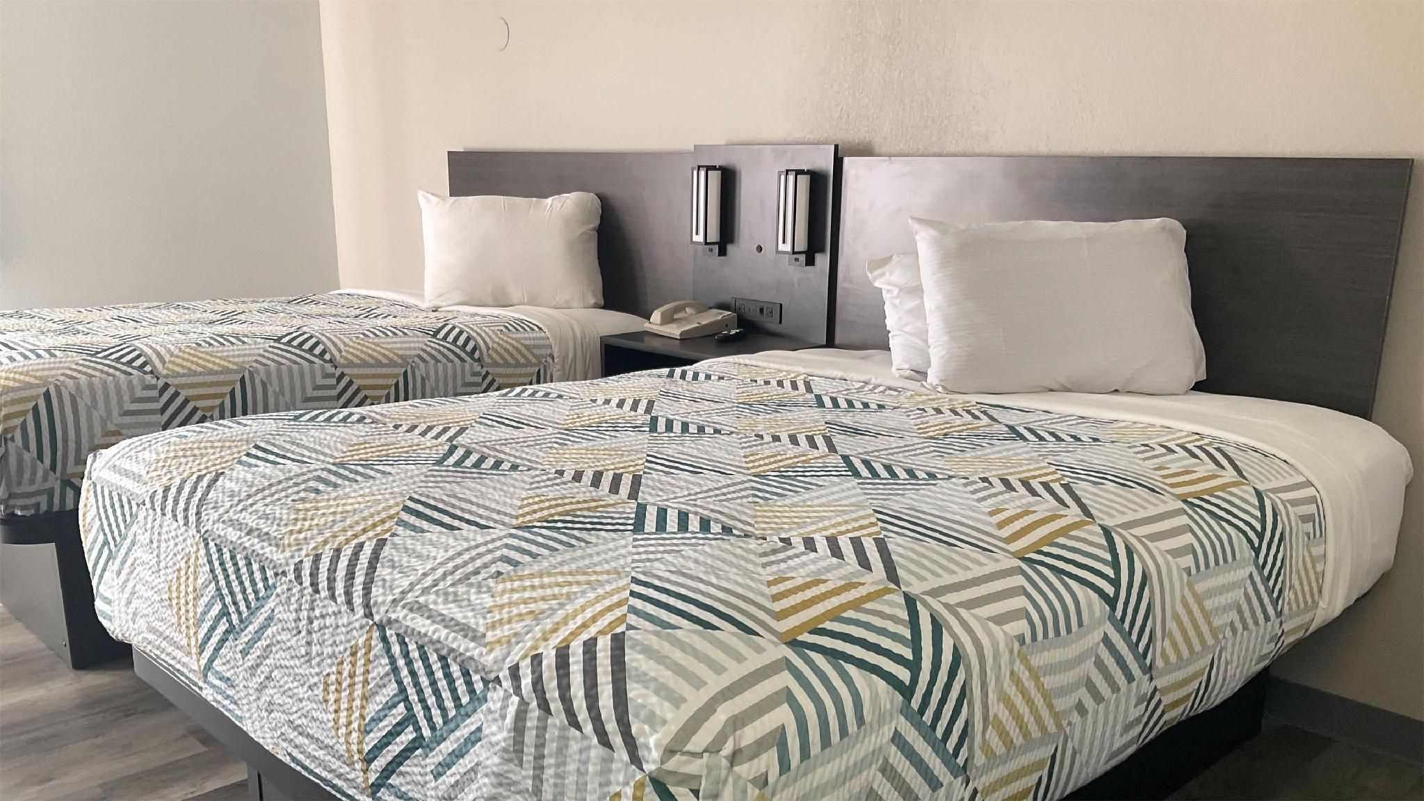 2 Full Beds | Mobility Accessible Tub Nsmk