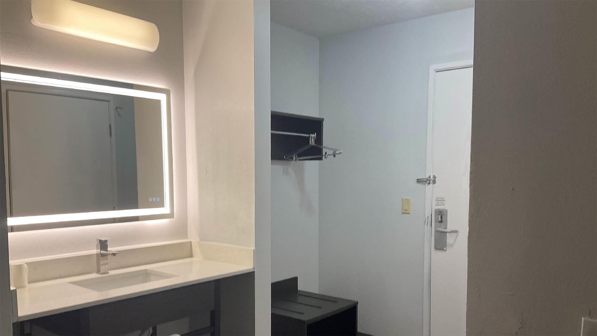2 Full Beds | Mobility Accessible Tub Nsmk