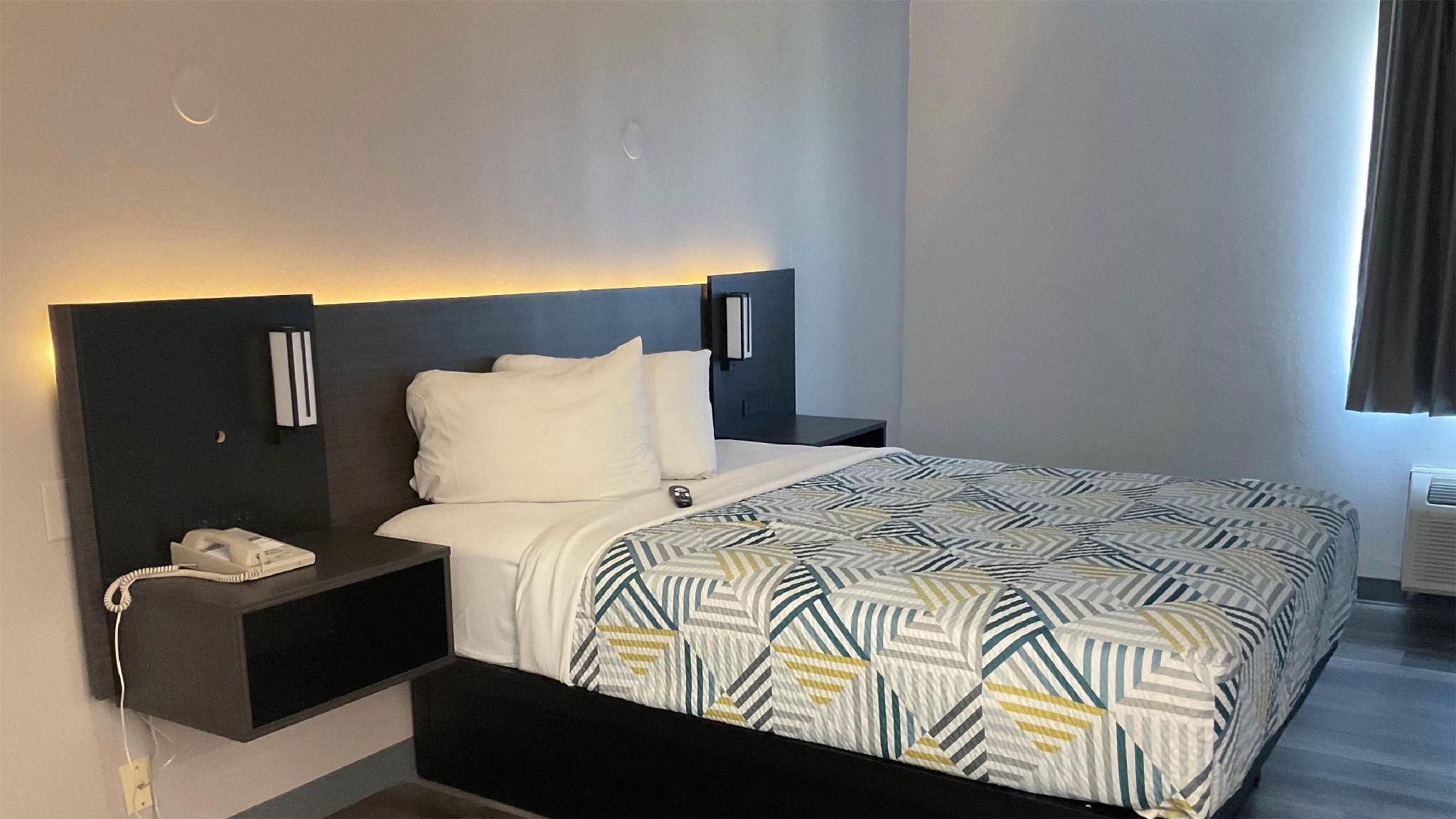 1 Queen Bed | Non-Smoking