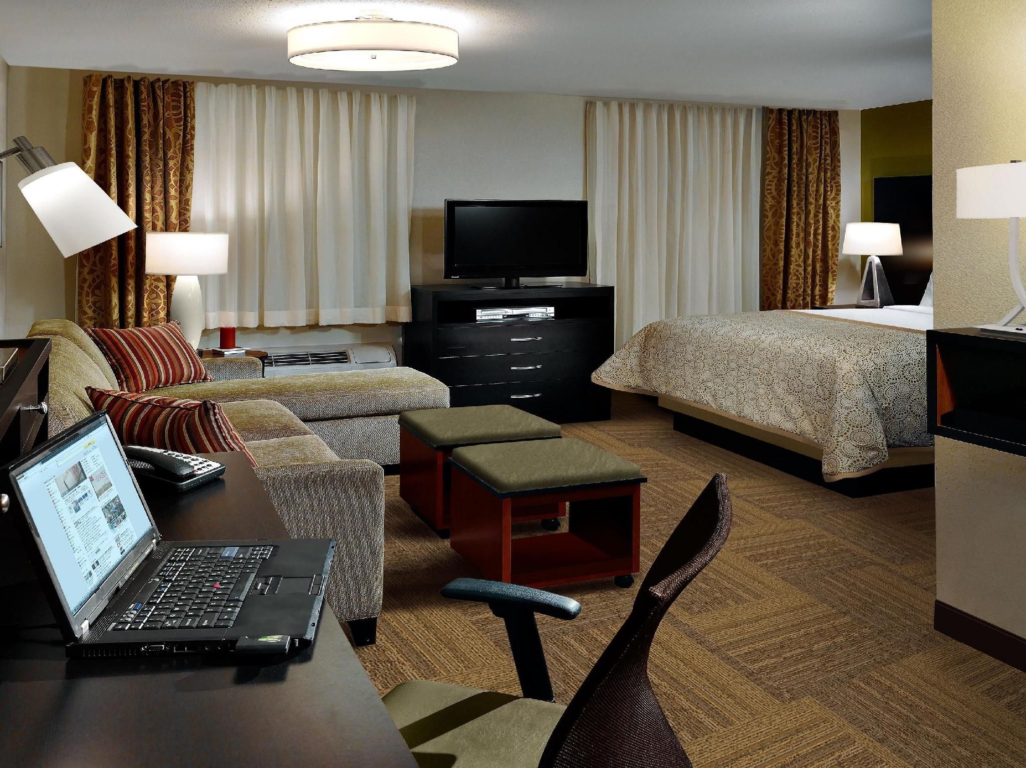 Staybridge Suites Omaha West By IHG 1 Queen Studio Suite Mobility Accessible Bathtub 3